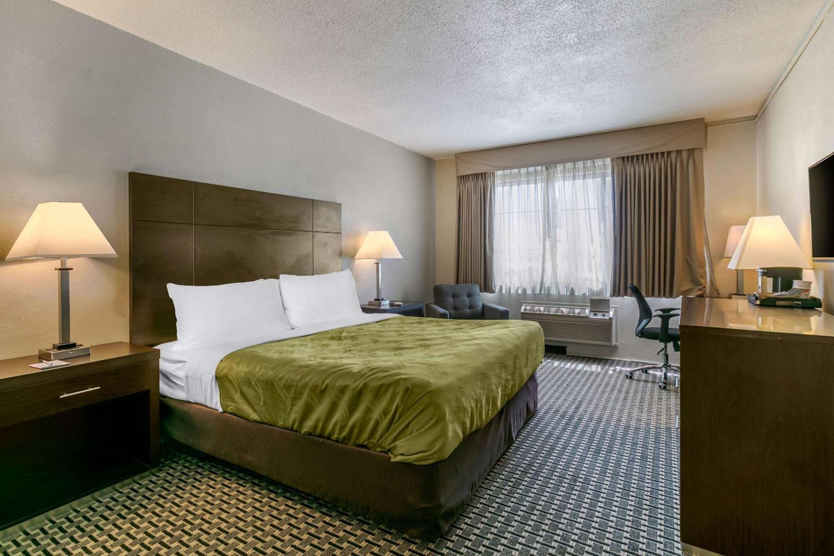 King Room - Non-Smoking photo 3