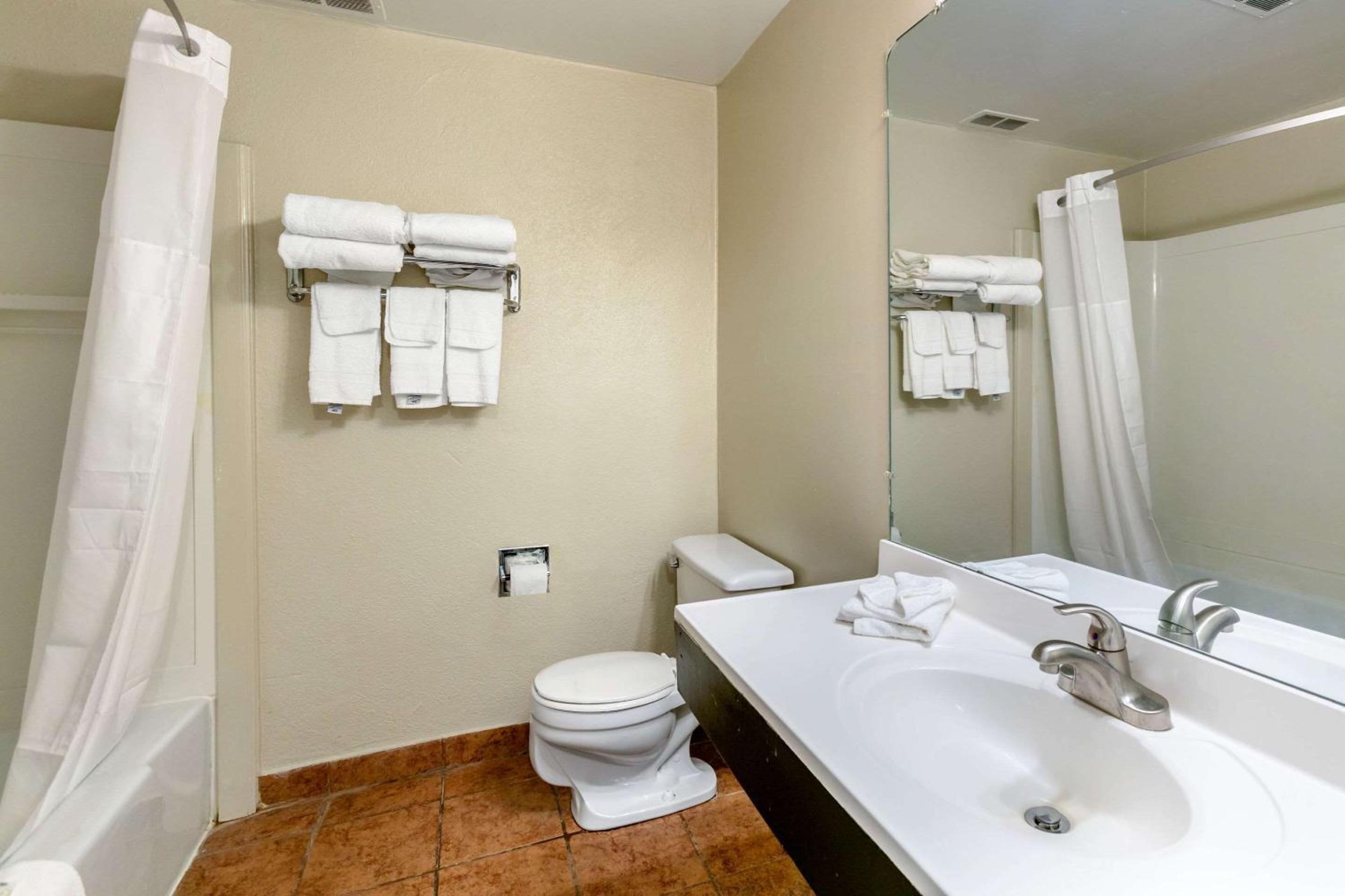 King Room - Non-Smoking photo 2