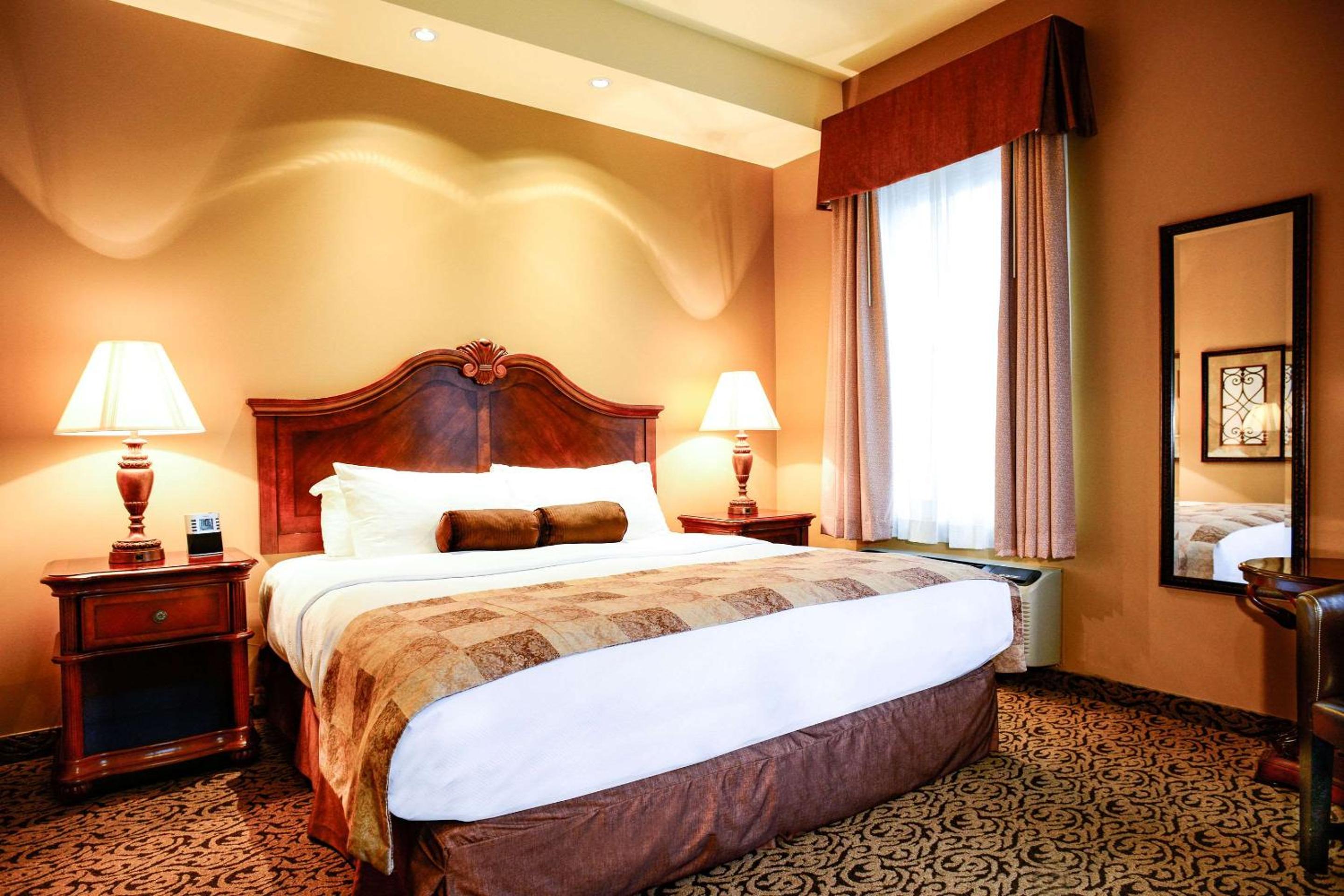 Superior King Room - Non-Smoking - Photo 5