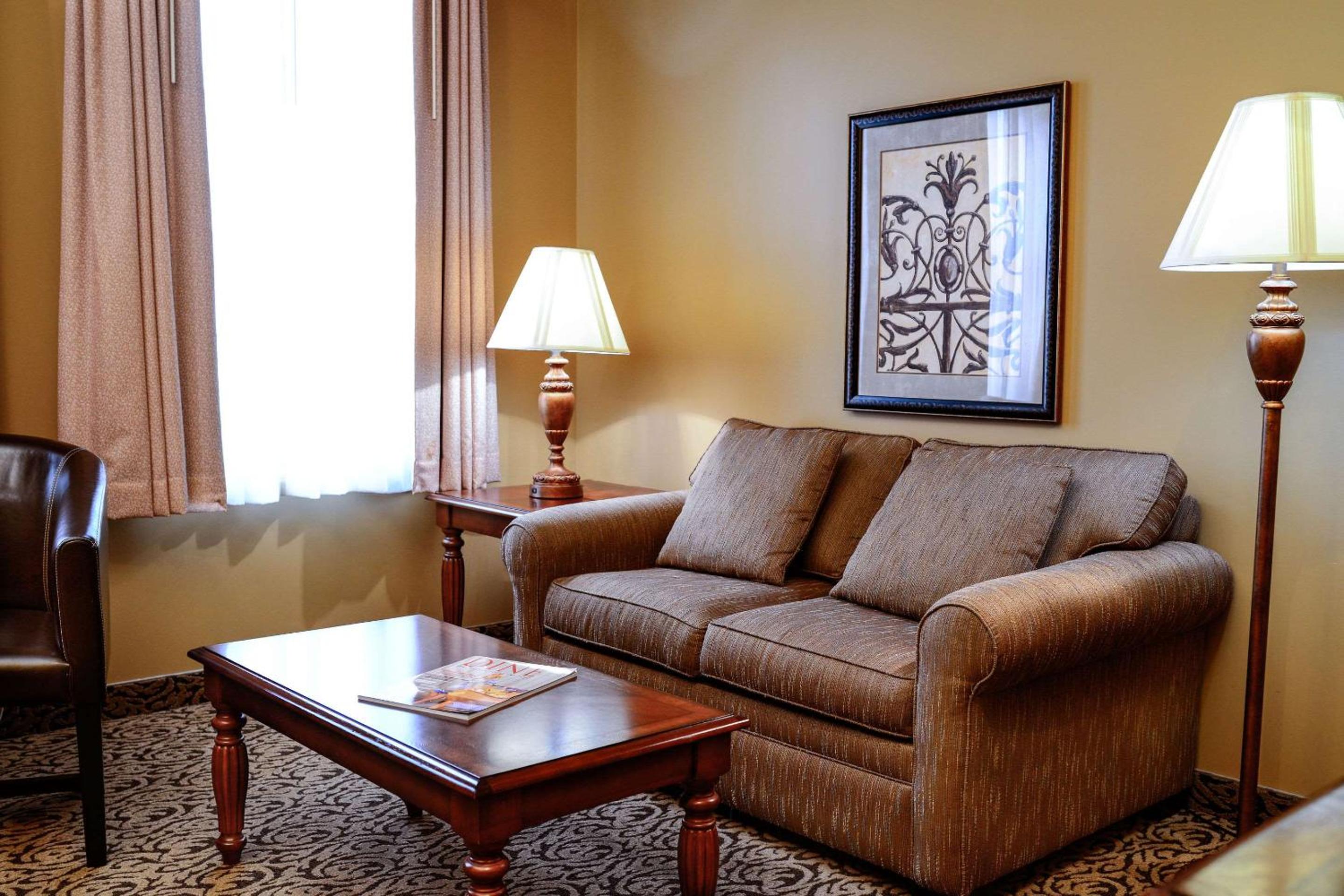 One-Bedroom King Suite - Non-Smoking - Photo 5