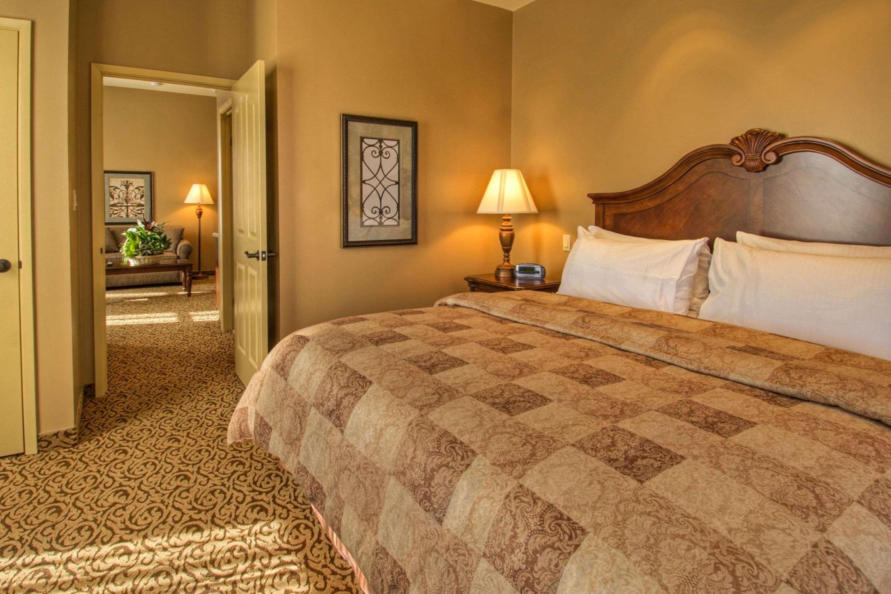 One-Bedroom King Suite - Non-Smoking - Photo 10