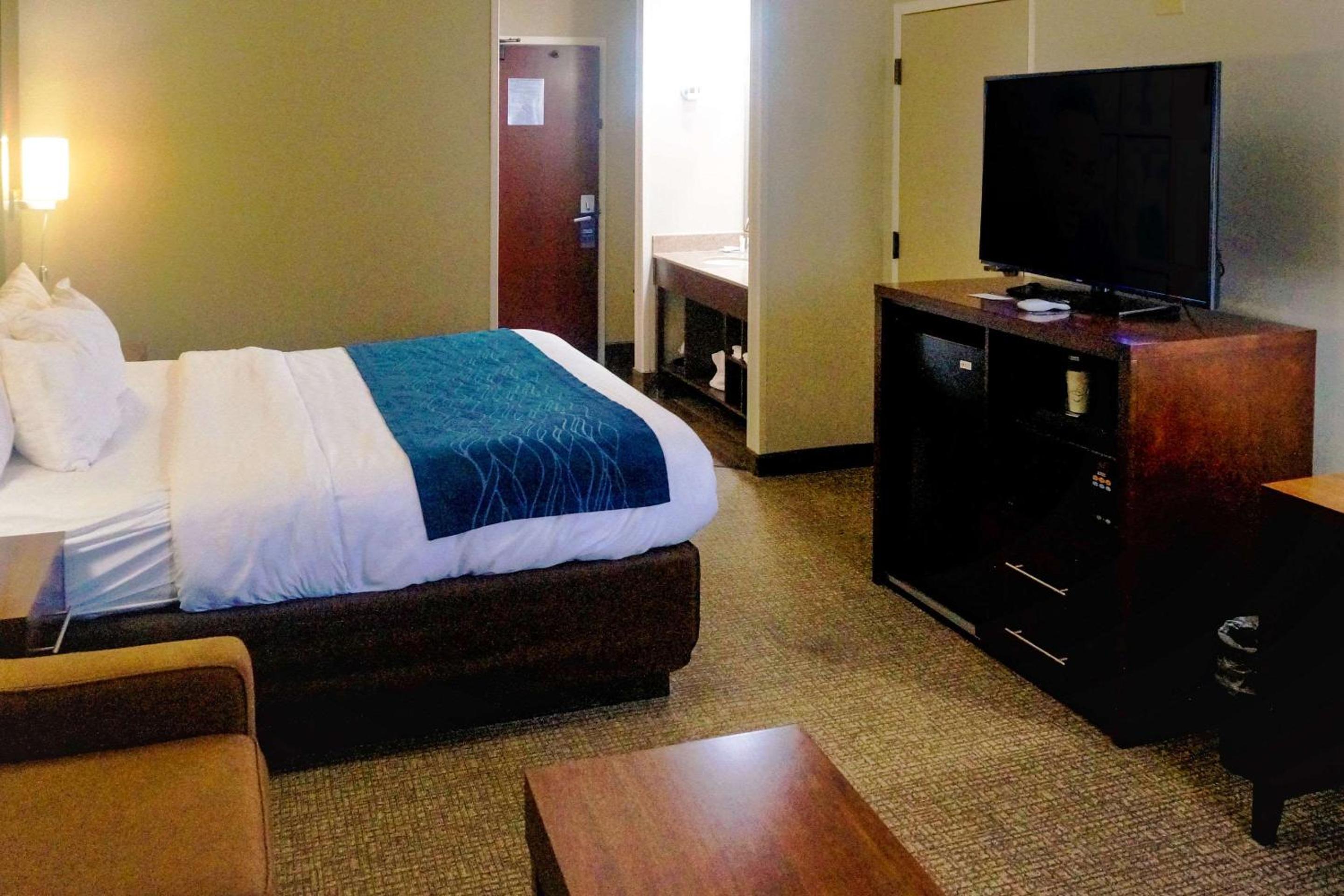 Upgrade King Suite - Non-Smoking - Photo 5