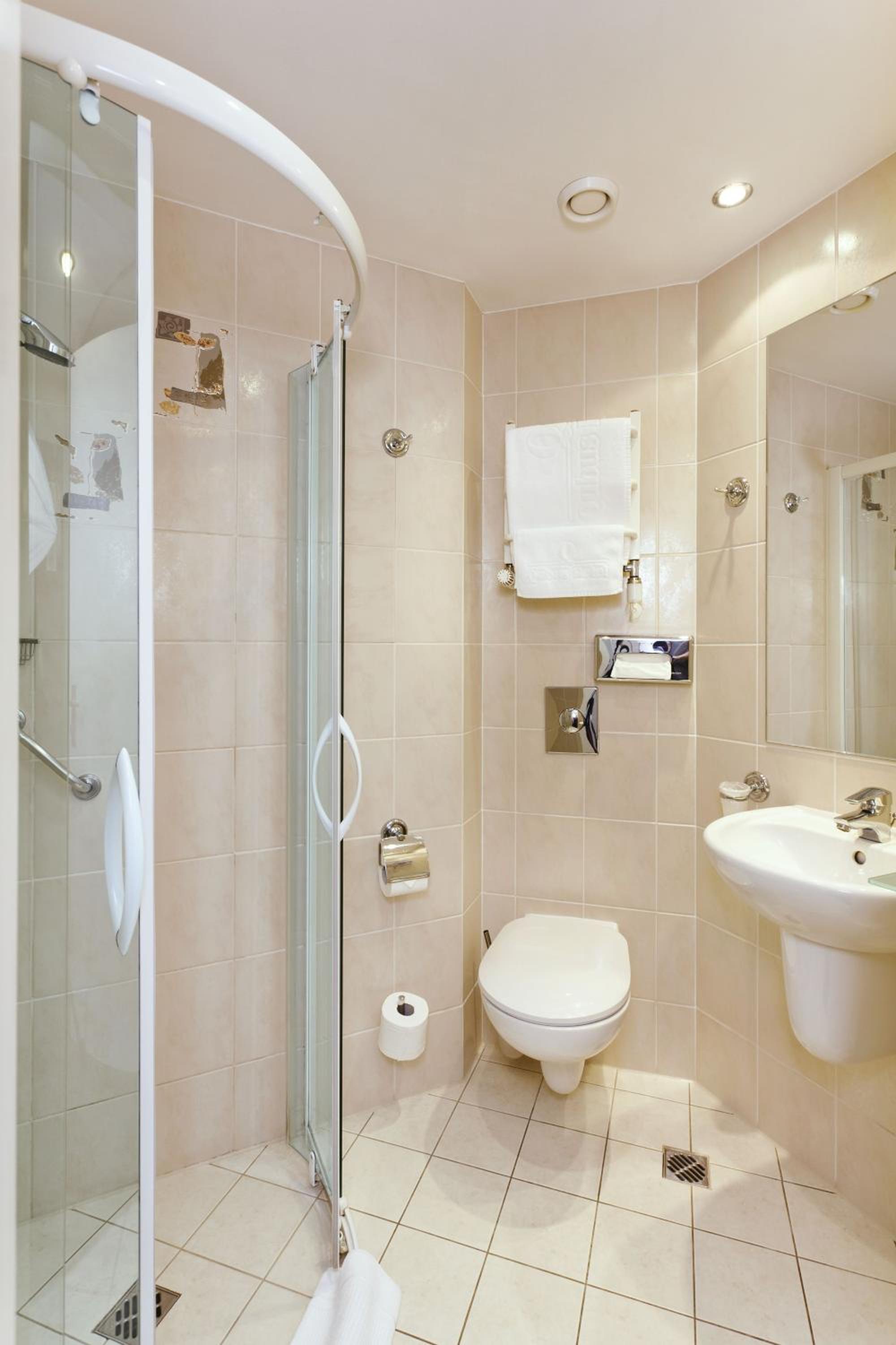 Double or Twin Room - Photo 2