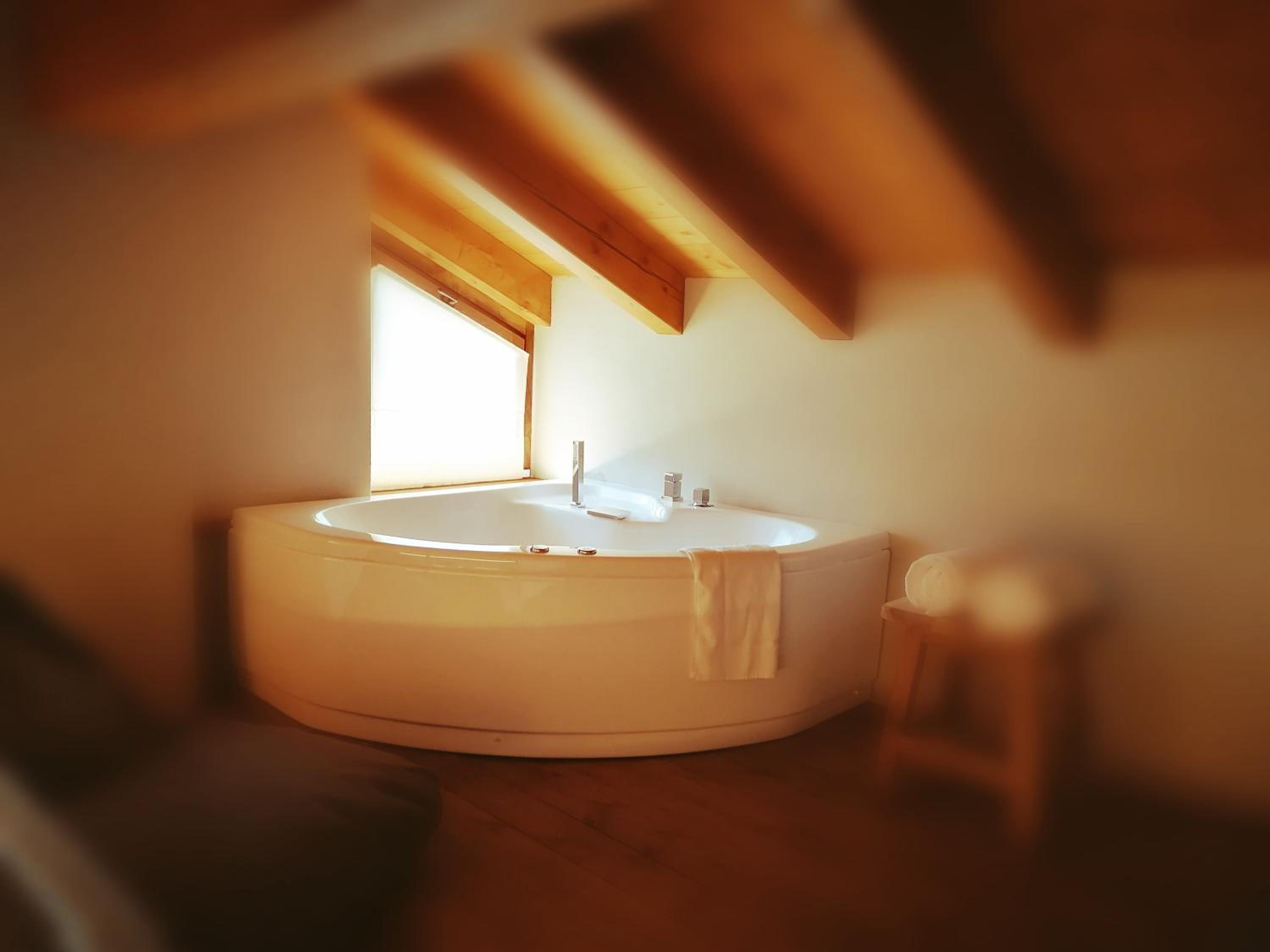 Junior Suite with Hot Tub and Balcony photo 2