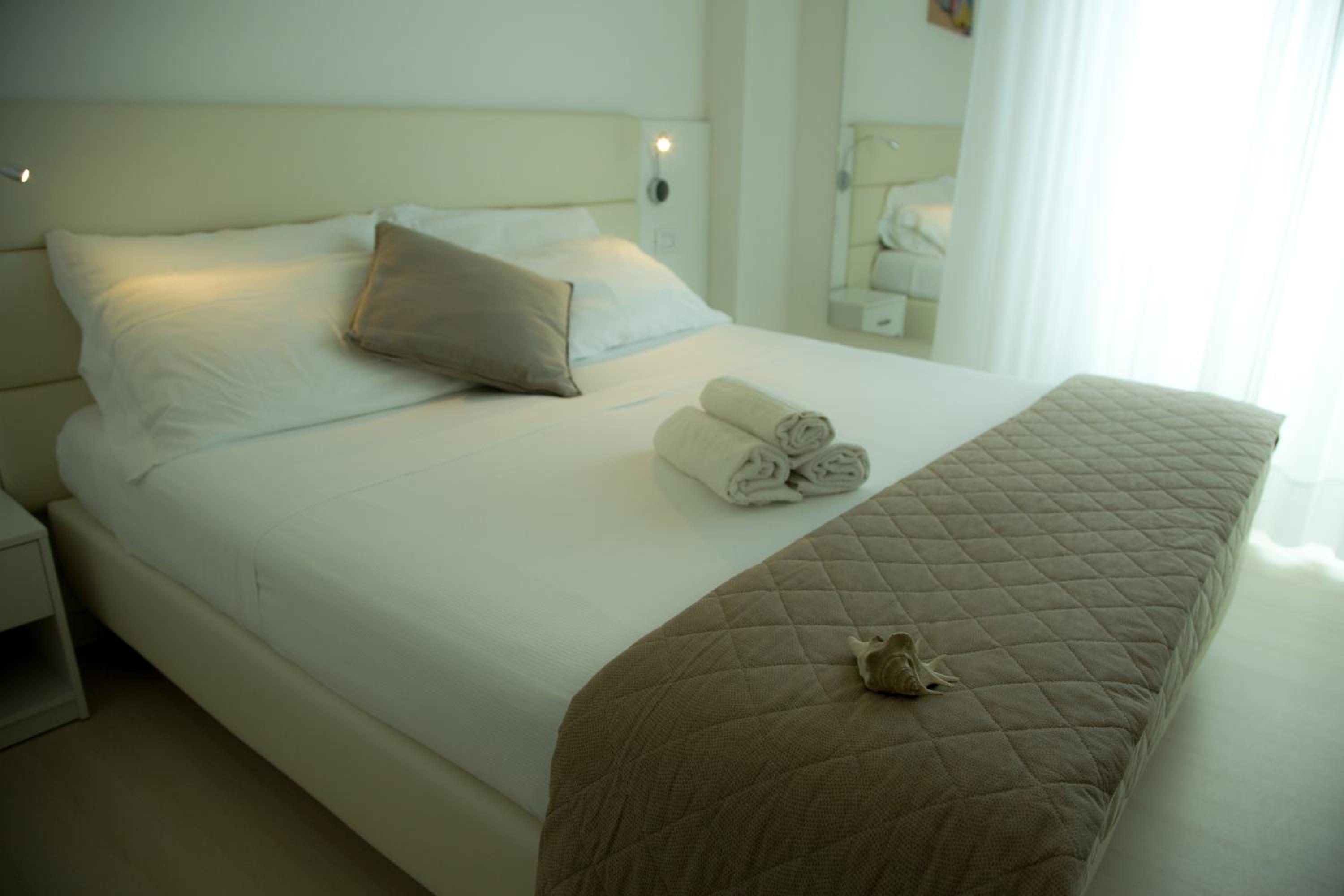 Double or Twin Room photo 3