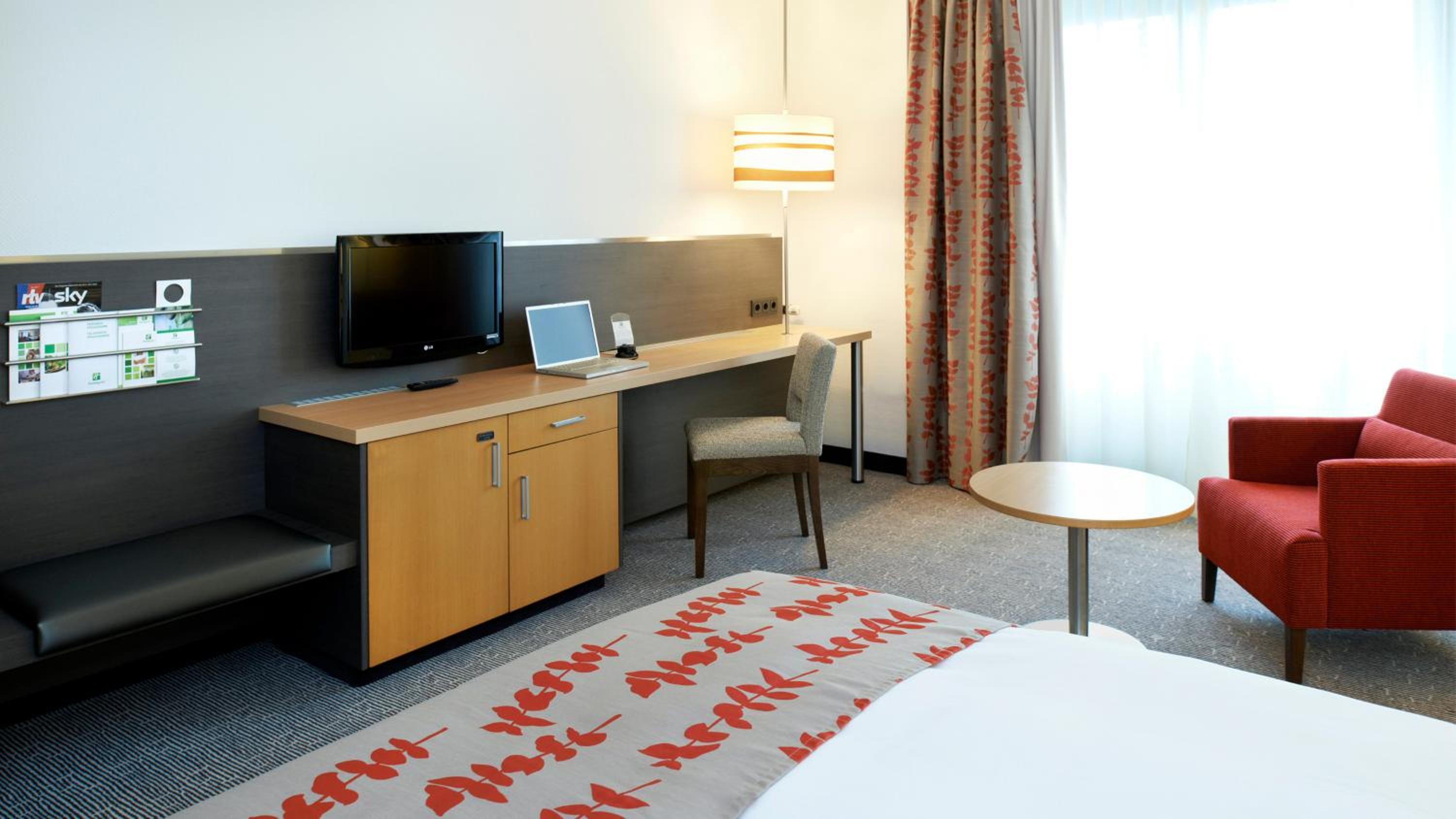 Standard Double Room - Non-Smoking thumbnail 5