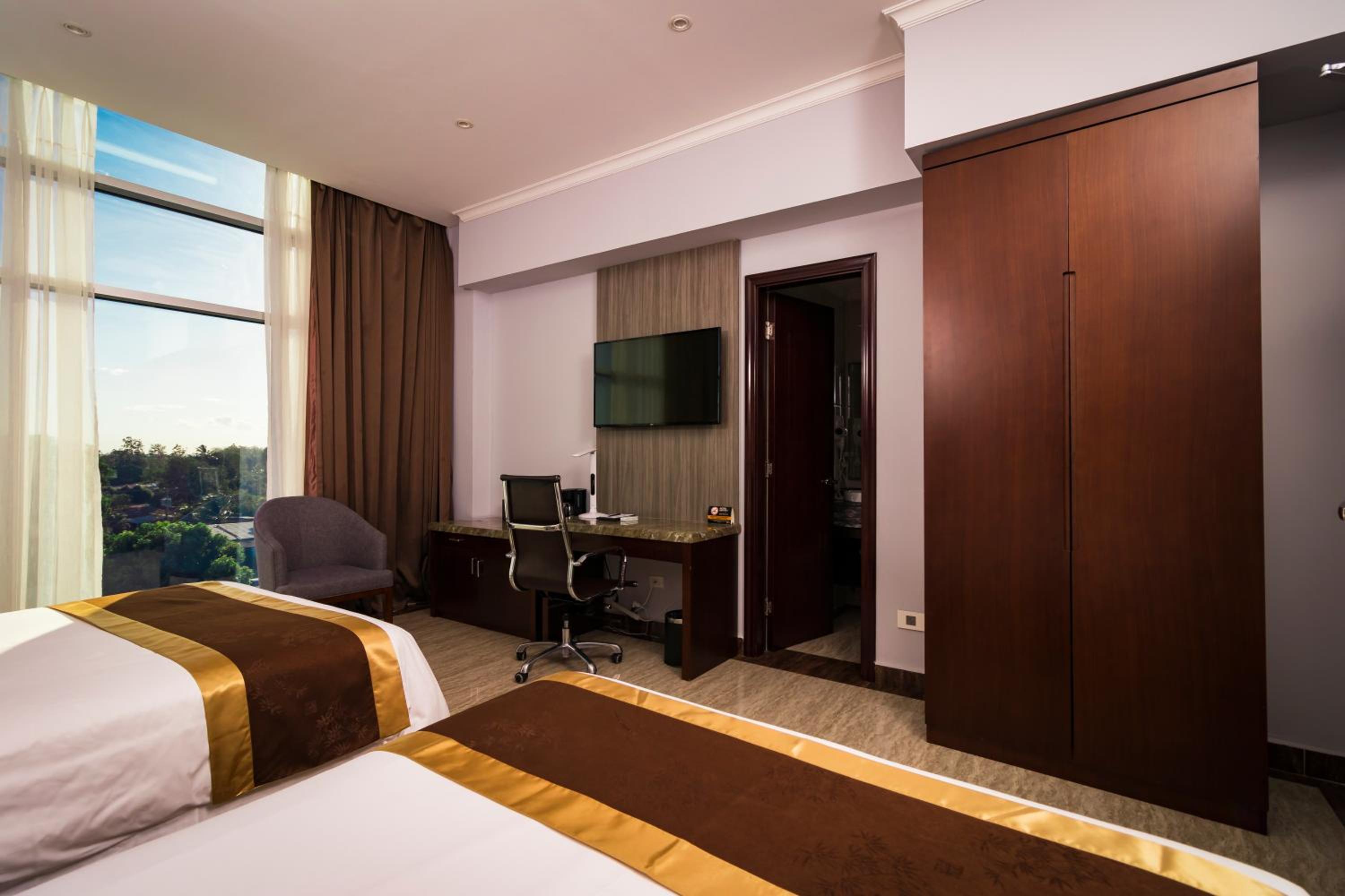 Twin Room with City View photo 3