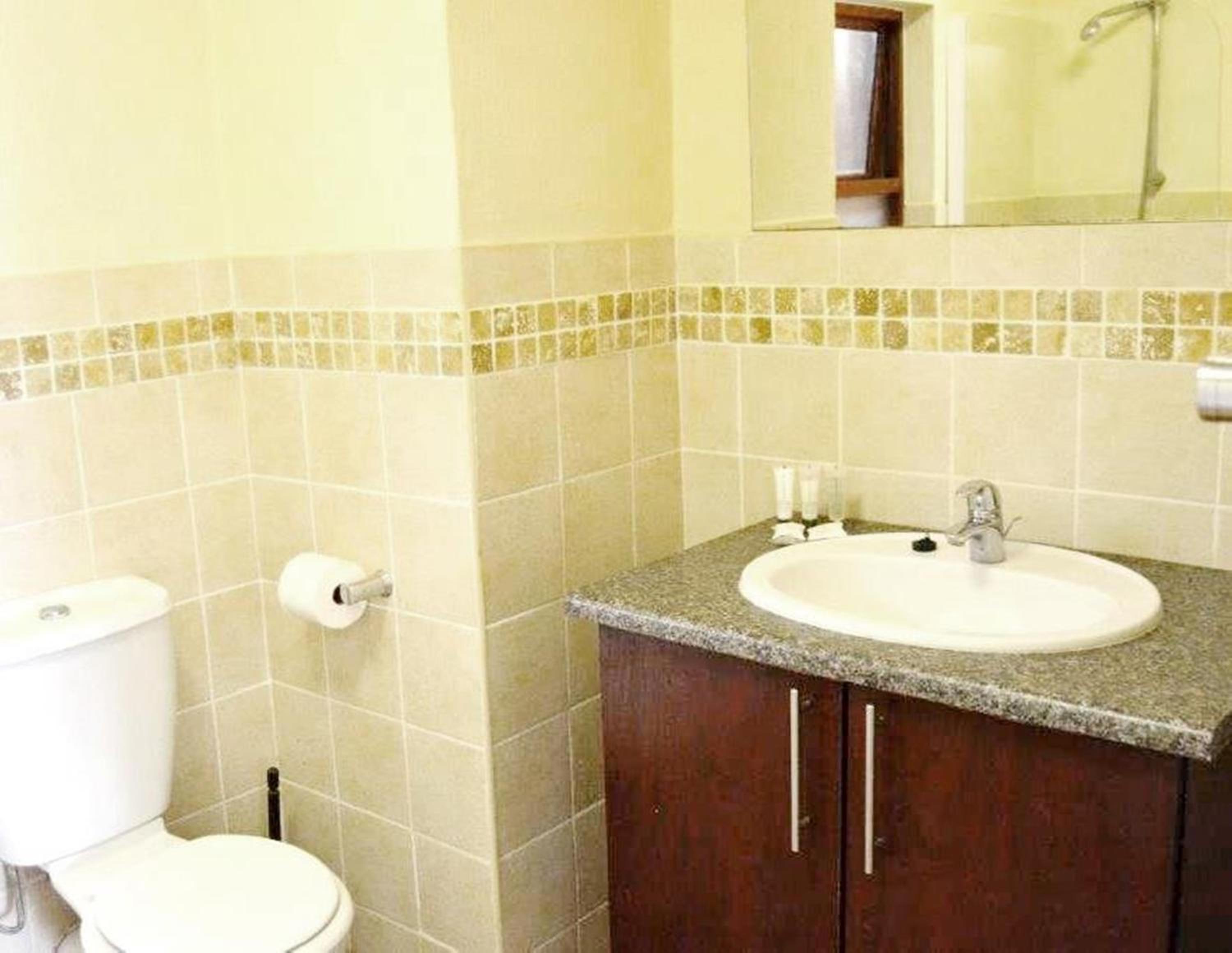 Standard Room with Double Bed and Single Bed photo 3
