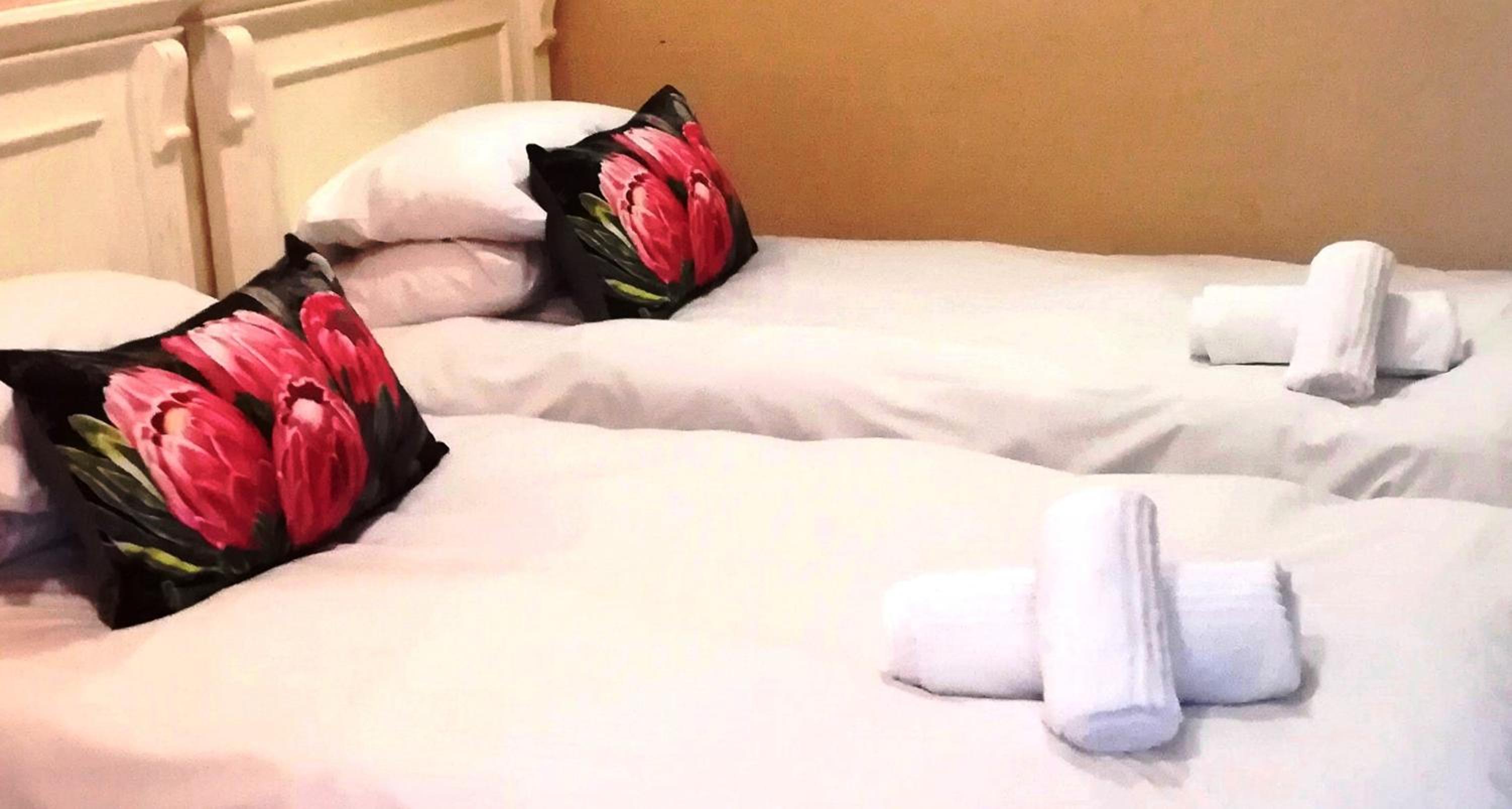 Three-Bedroom Apartment with 2 Double Bedrooms and Twin Beds