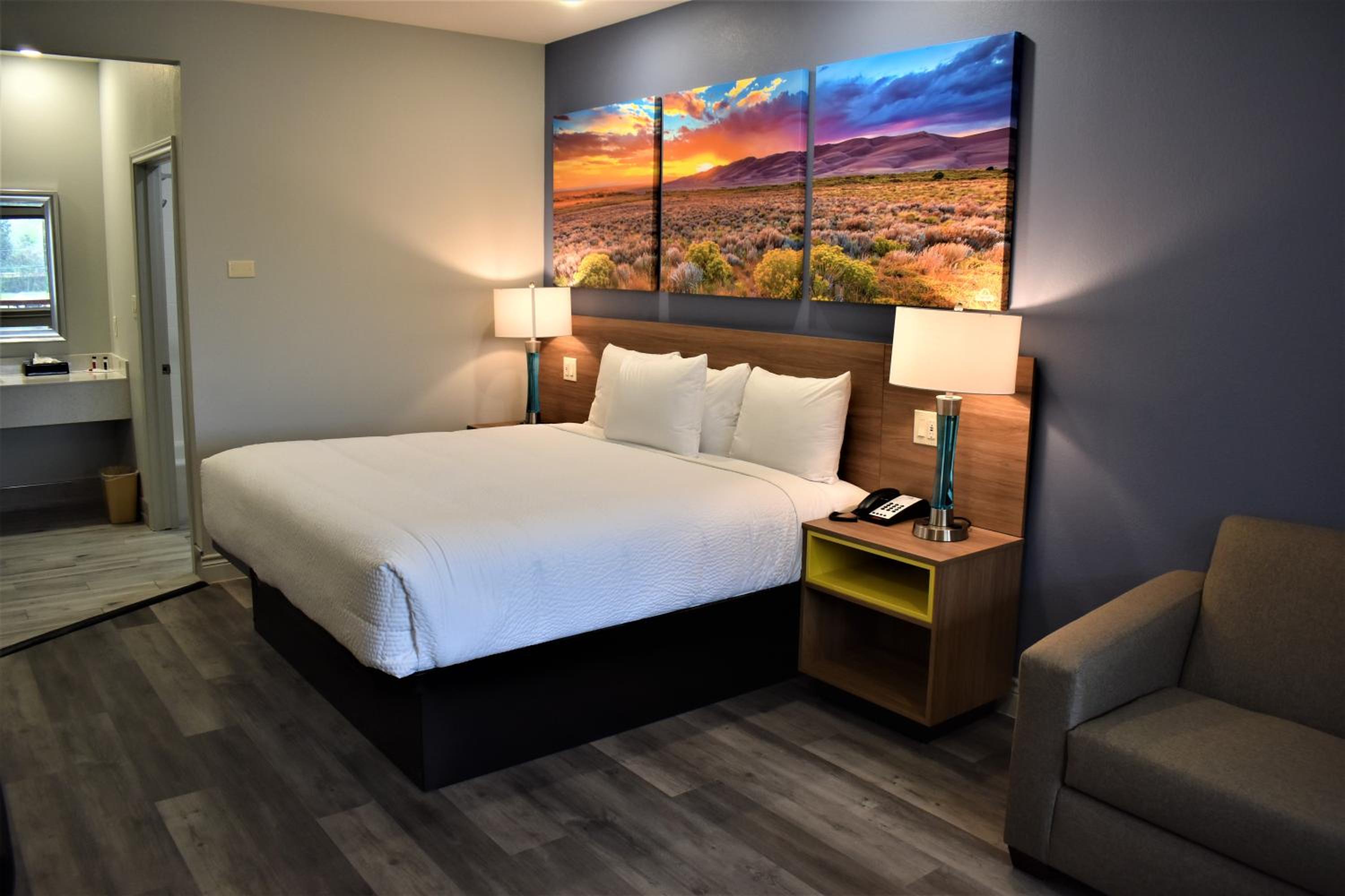 King Room - Non-Smoking - Photo 1