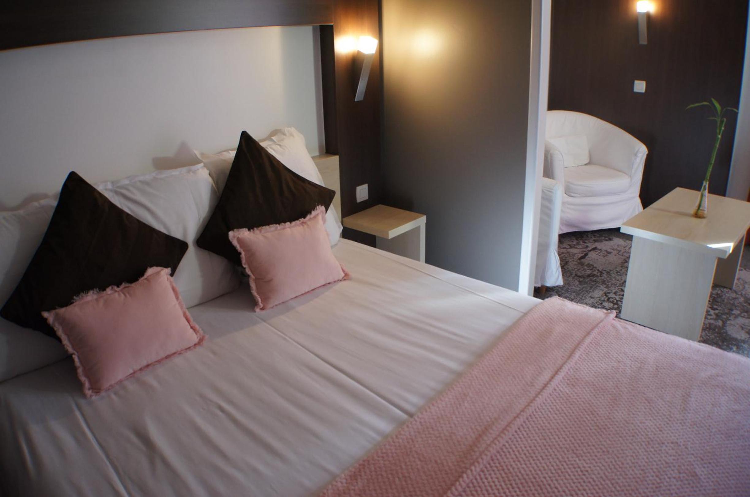 Double Room - Photo 7