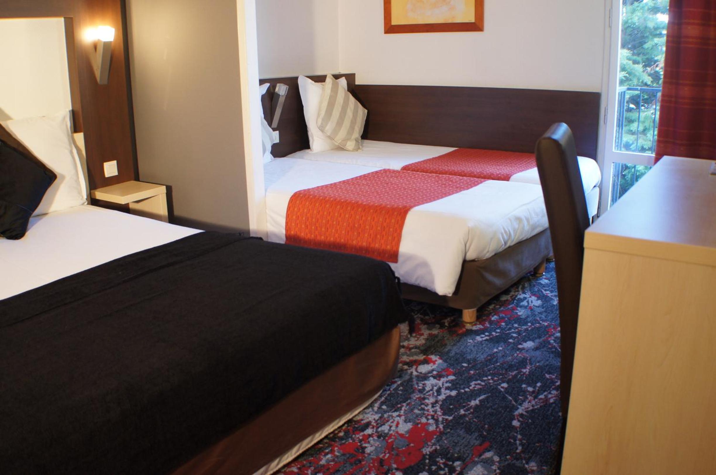 Quadruple room - 1 double bed + 2 single beds - Photo 5