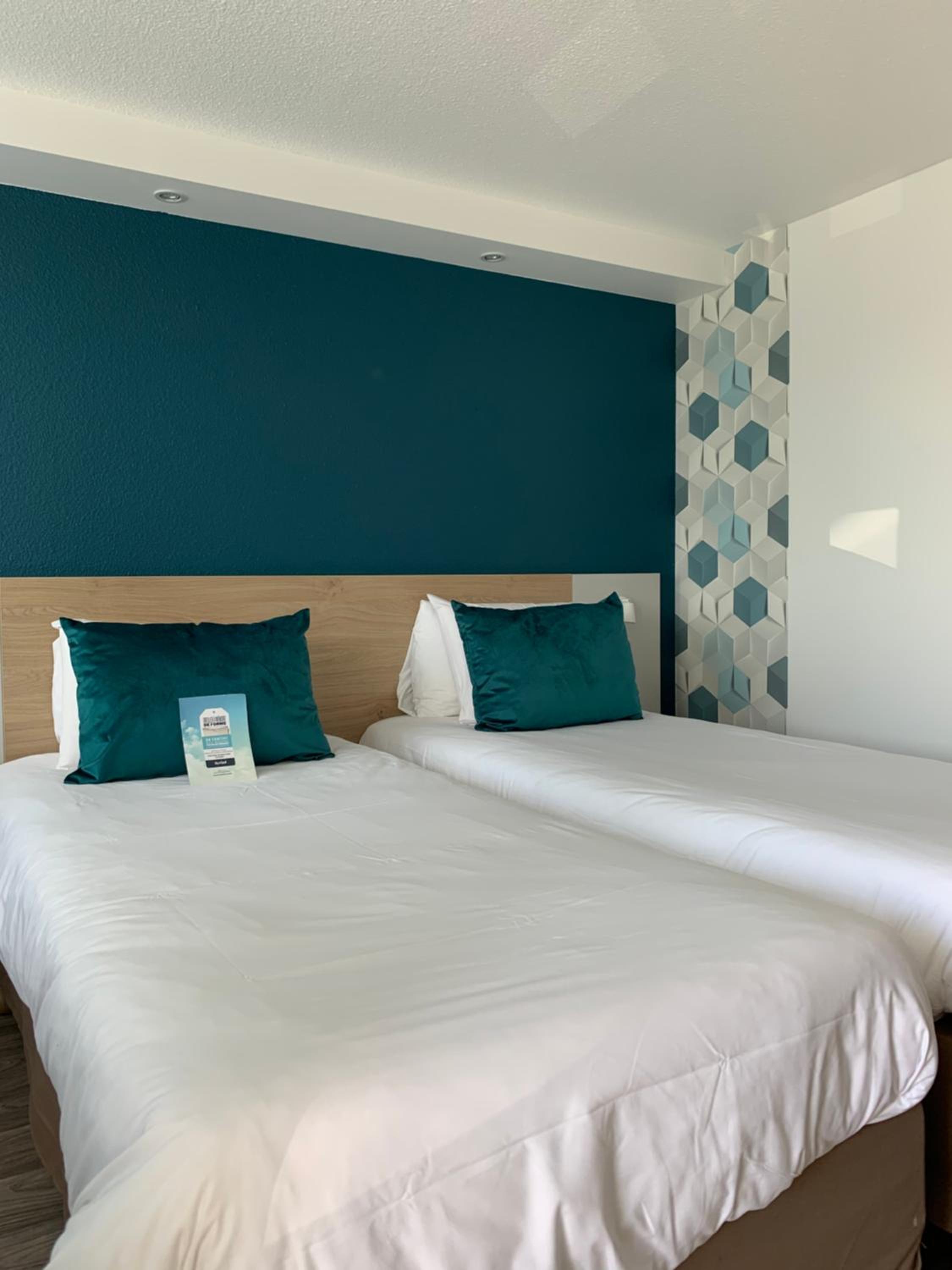 Twin Room - Photo 1