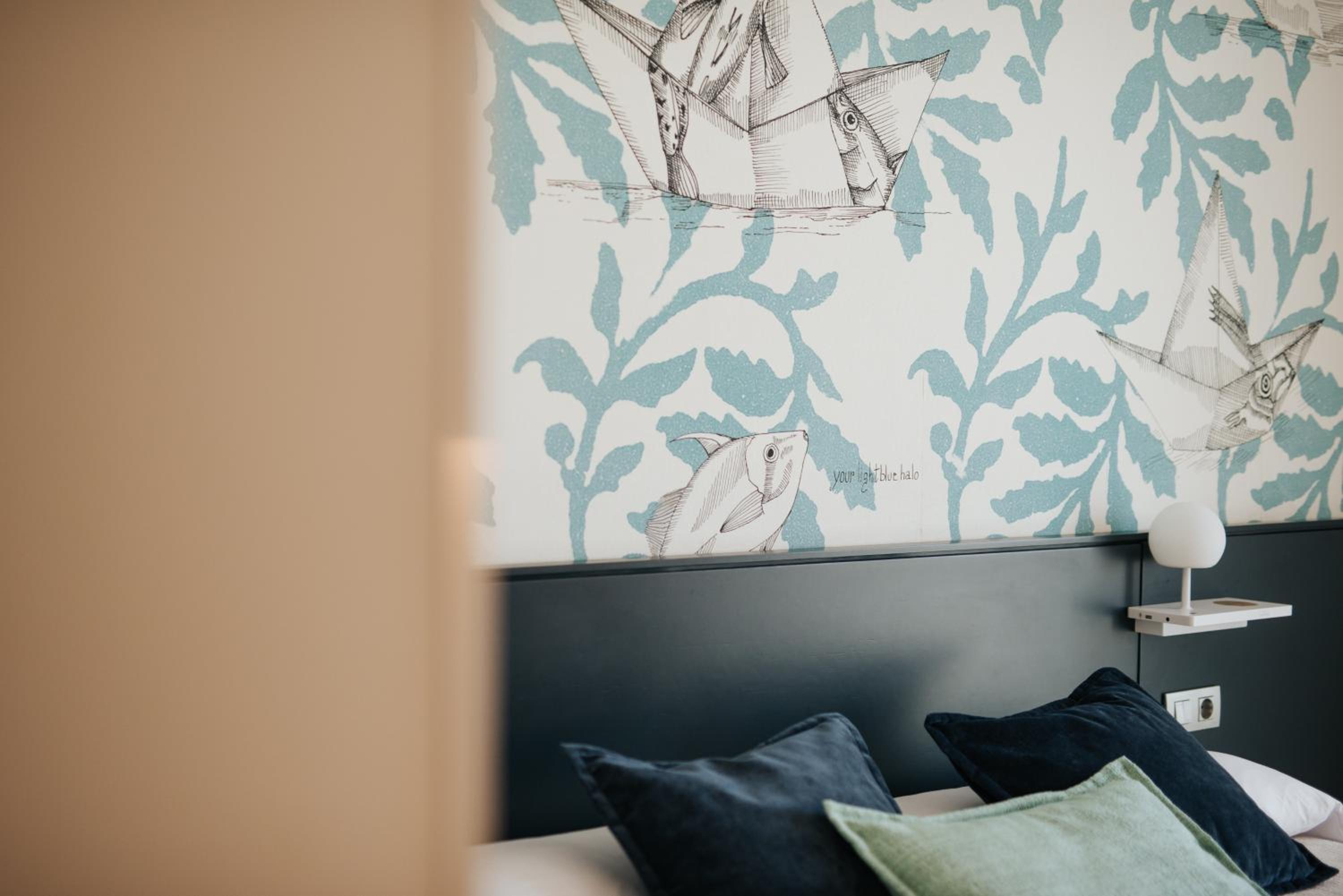 Double Room with Sea View thumbnail 5