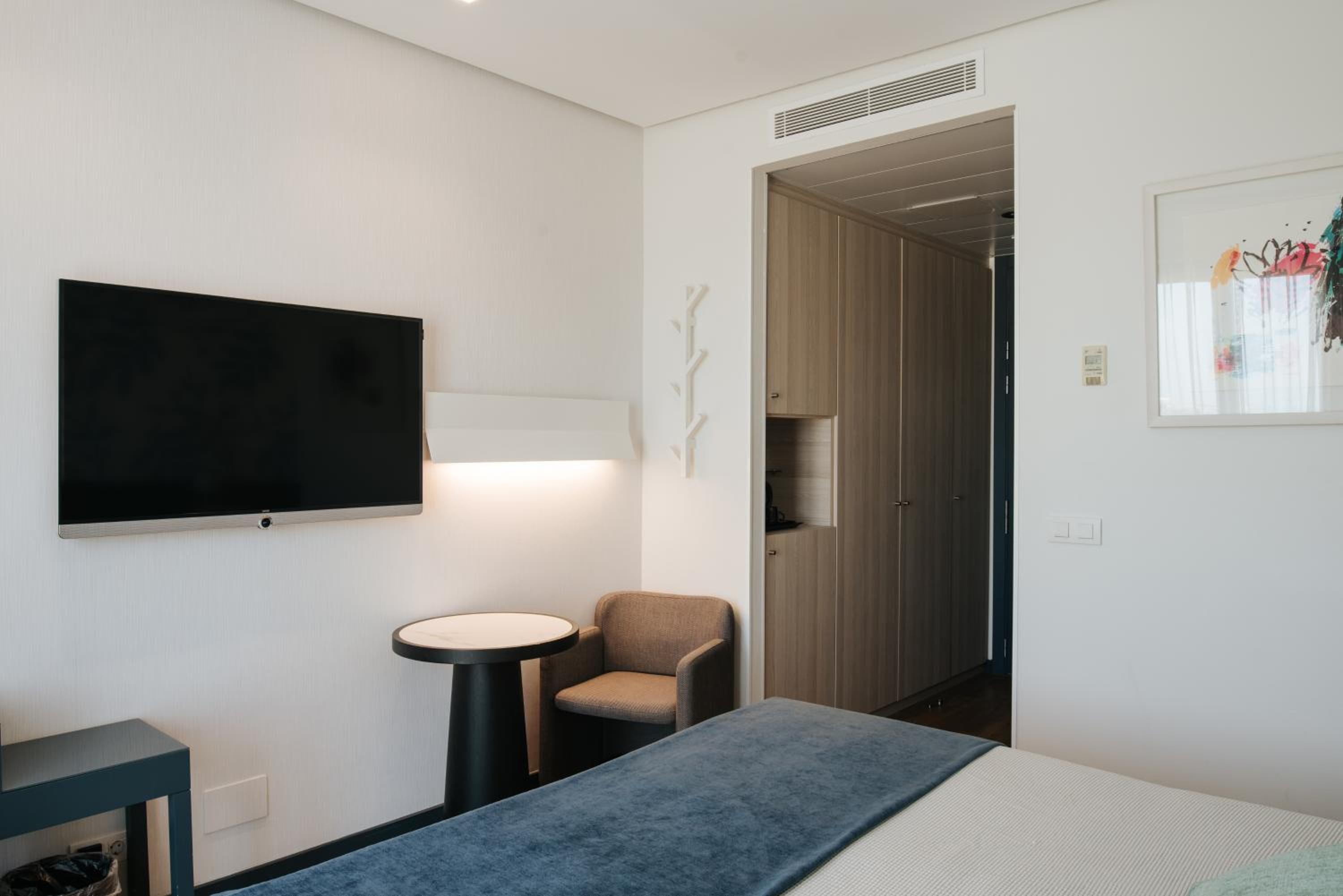 Double or Twin Room - Photo 11