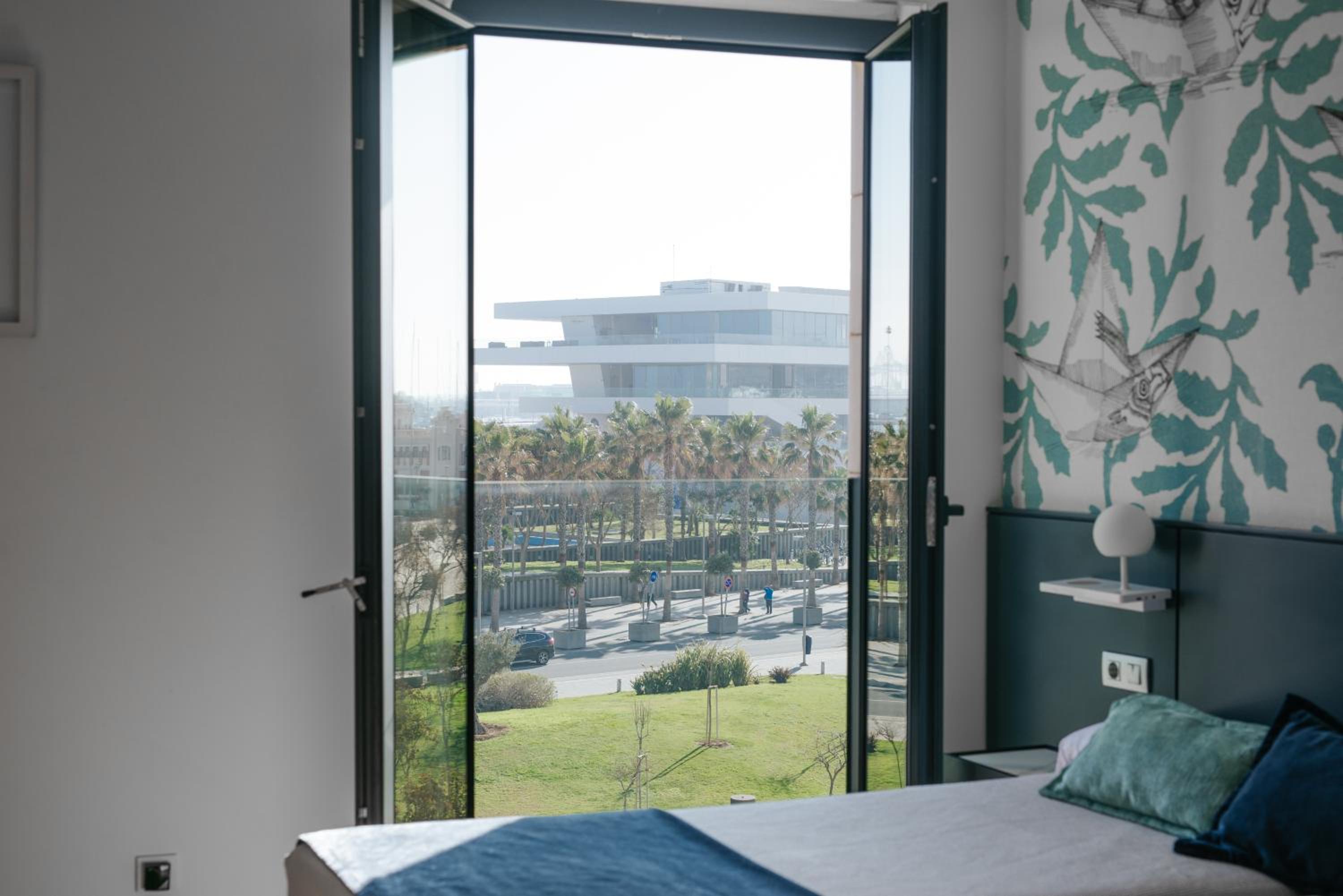 Single Room thumbnail 6