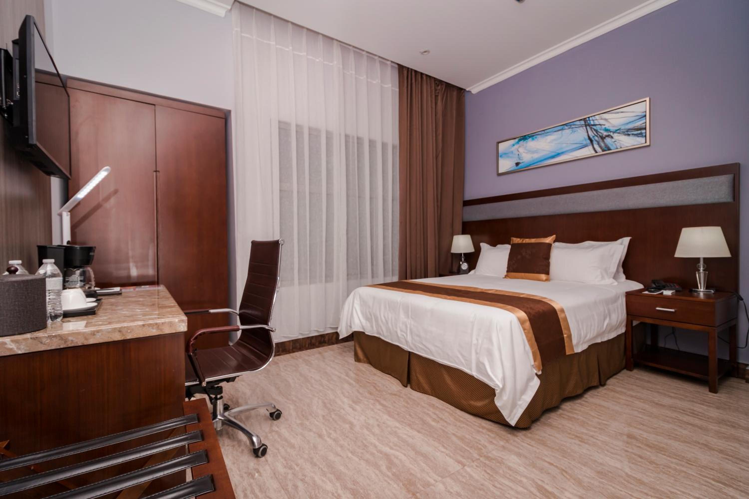 Standard Queen Room photo 3