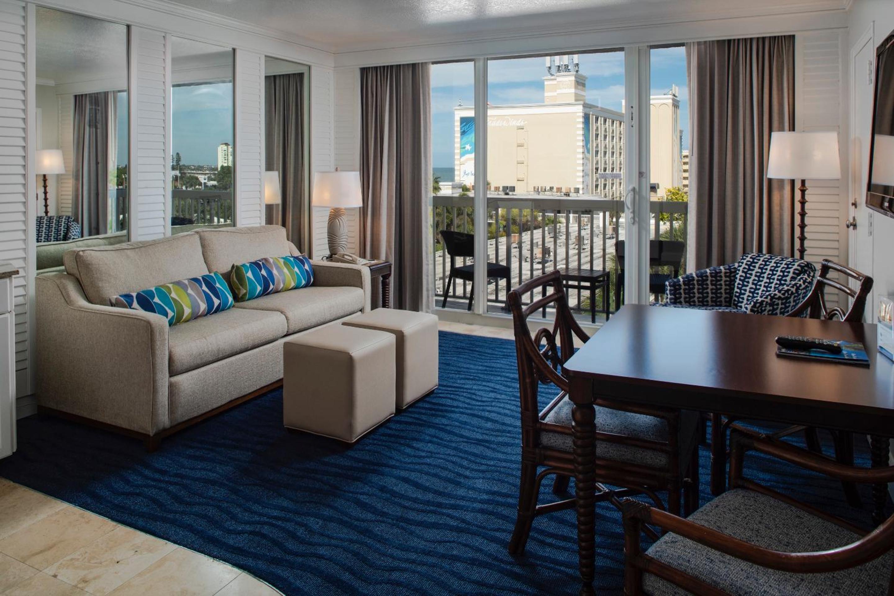 Suite with Balcony - Photo 3