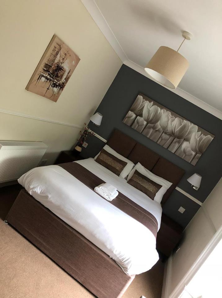En-Suite Double Room with Garden View - Photo 1