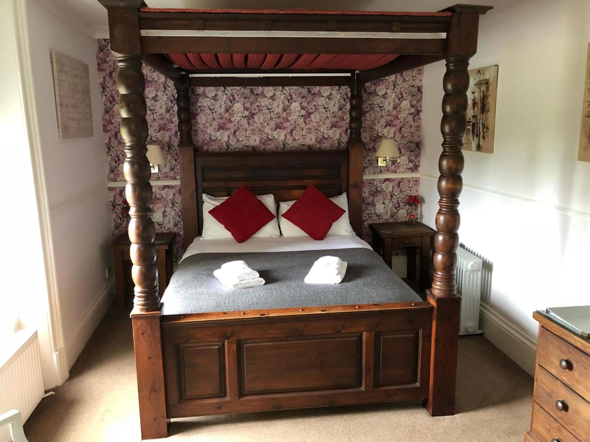 En-Suite Double Room with Garden View - Photo 4
