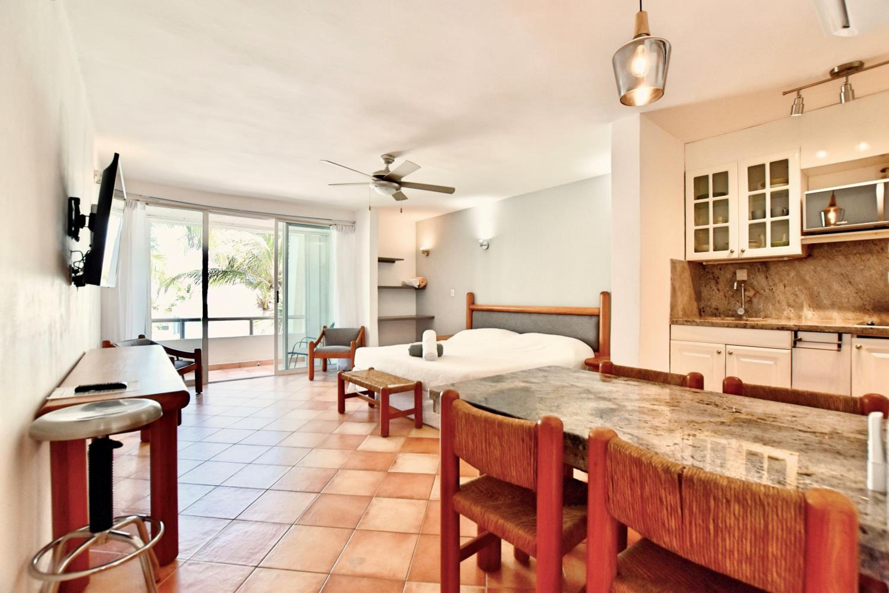 King Suite with Pool View