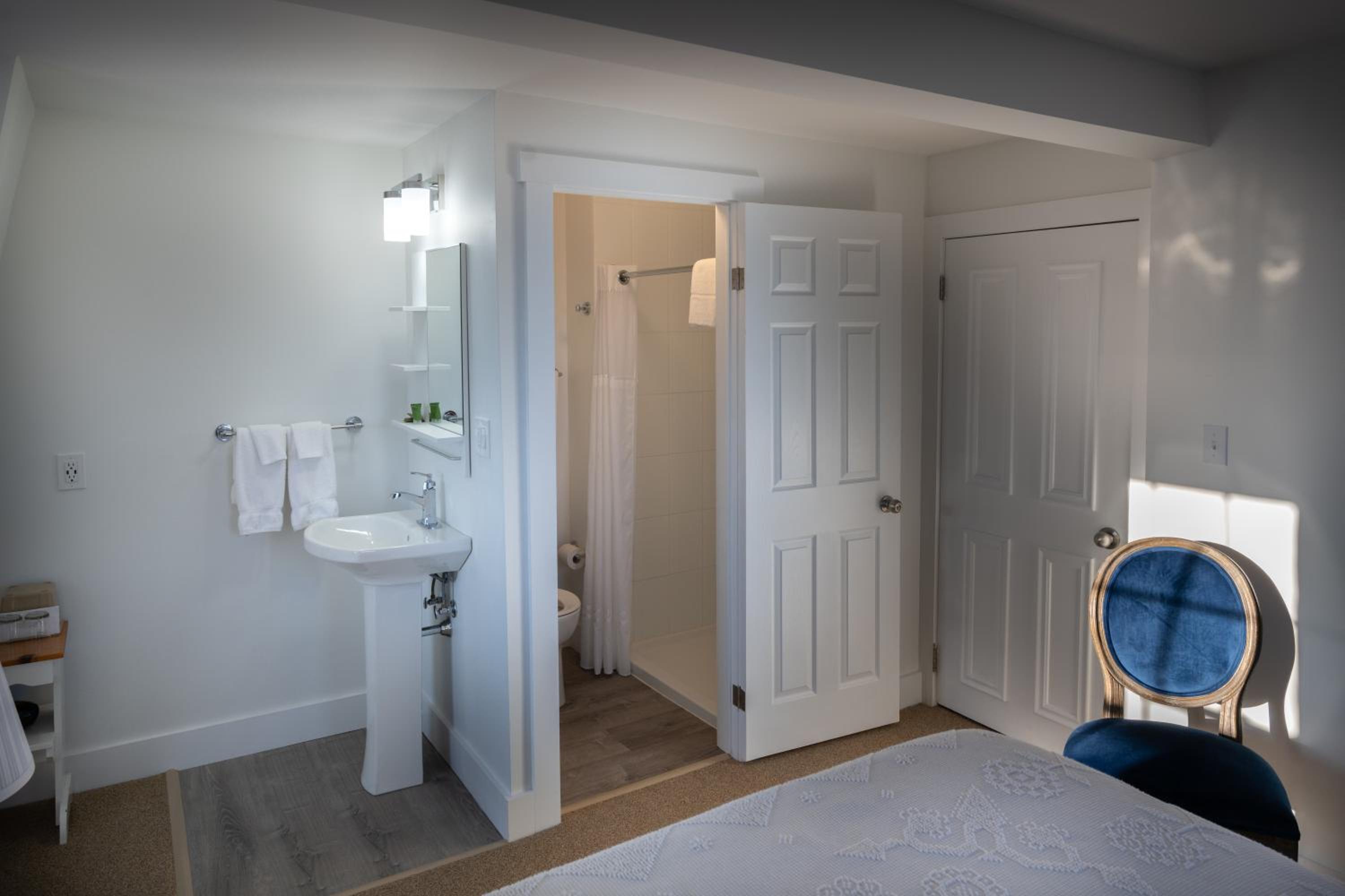 Standard Queen Room photo 1