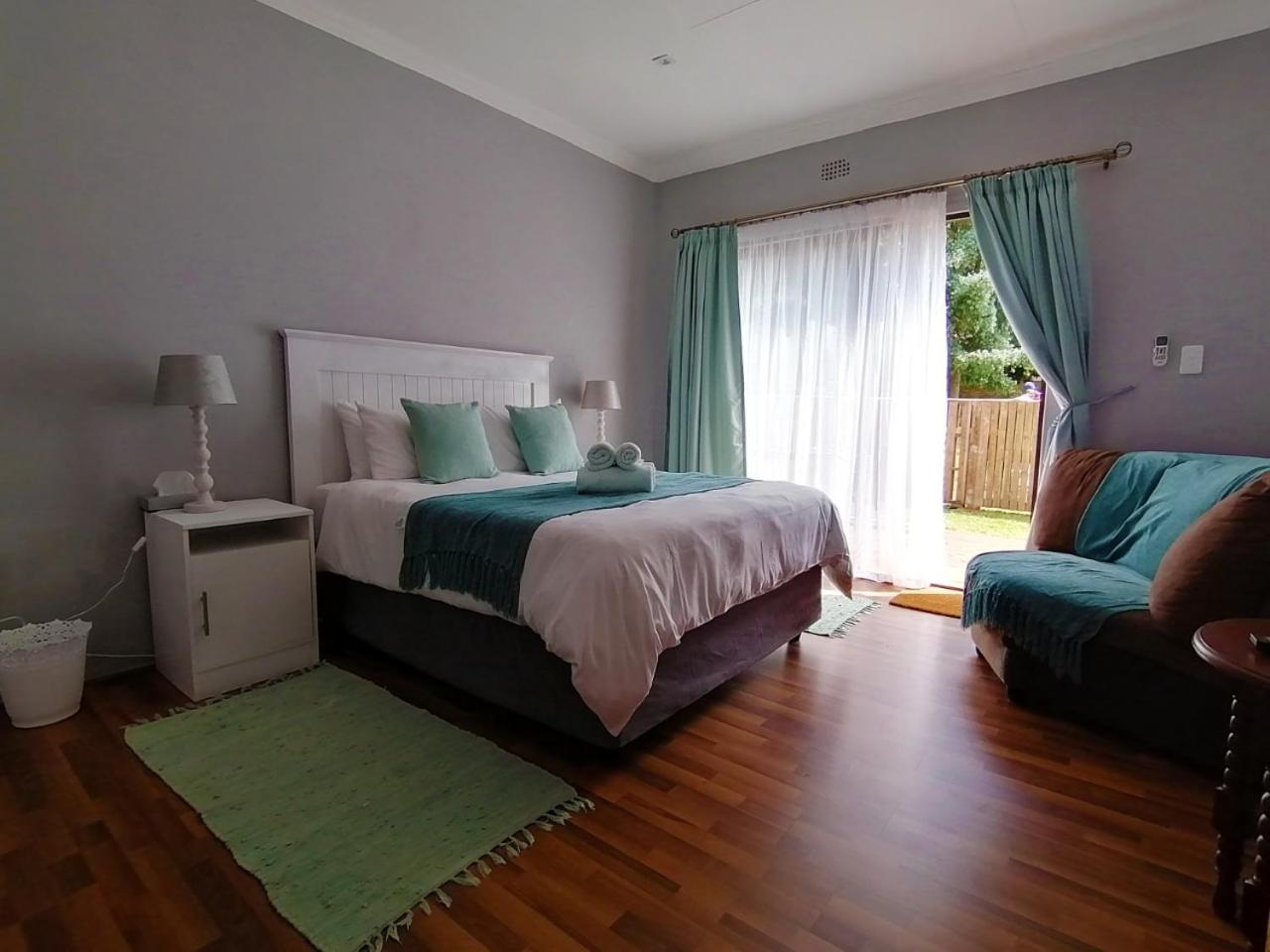 Premier Queen Room