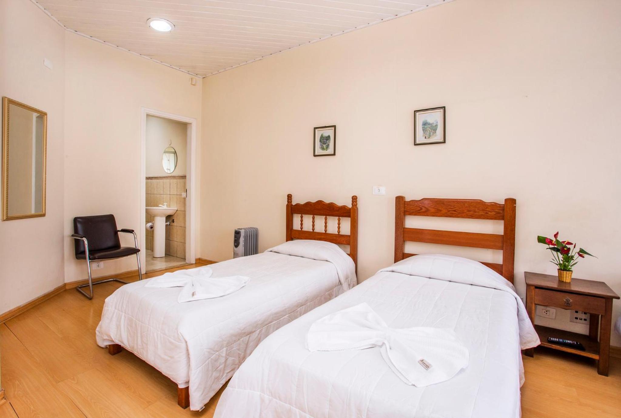 Quadruple Room - Photo 11