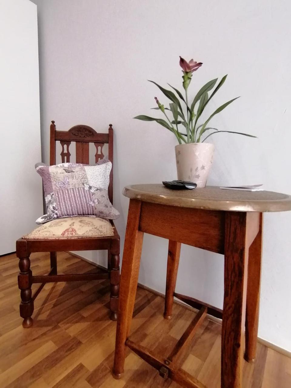 Deluxe Queen Room - Photo 9