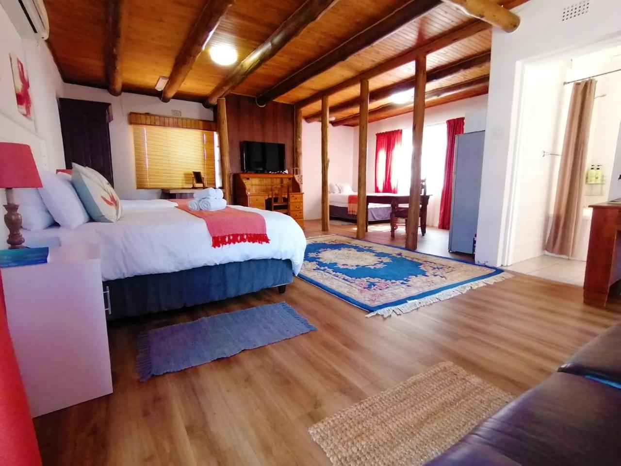 Deluxe Family Suite - Photo 4