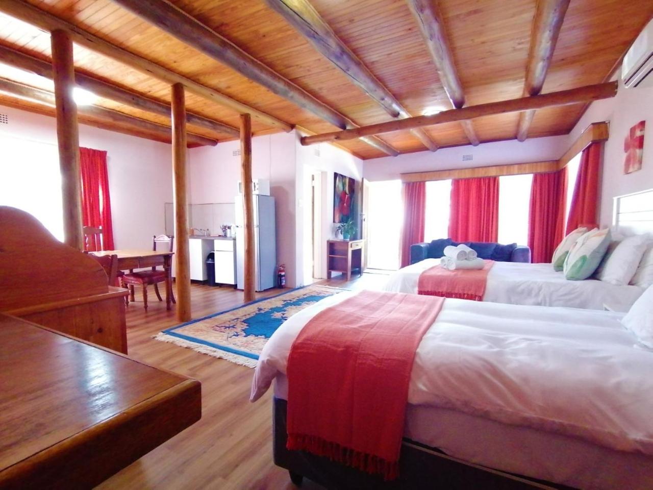 Deluxe Family Suite - Photo 3