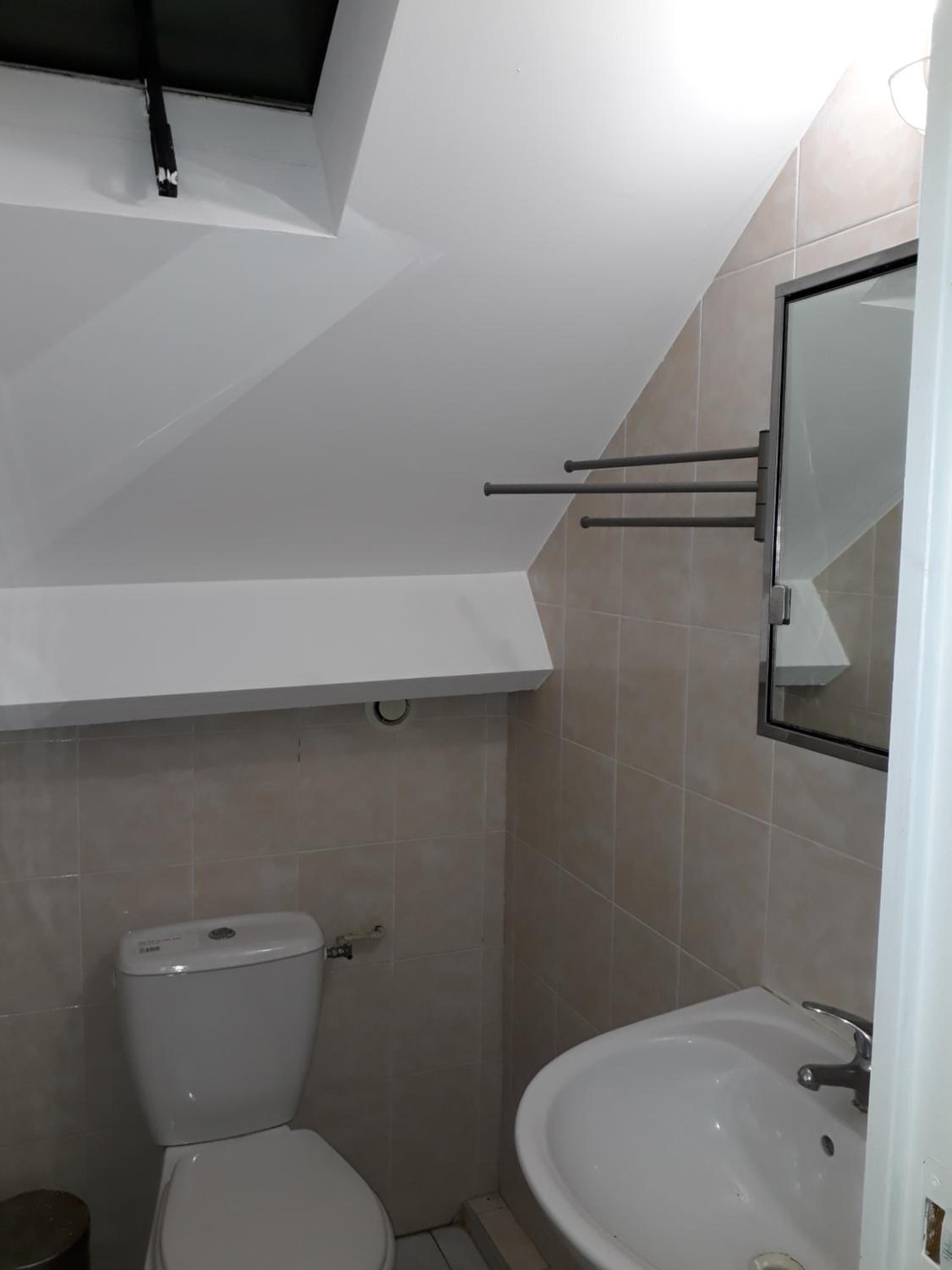 Single Room with Shared Shower and Toilet photo 3