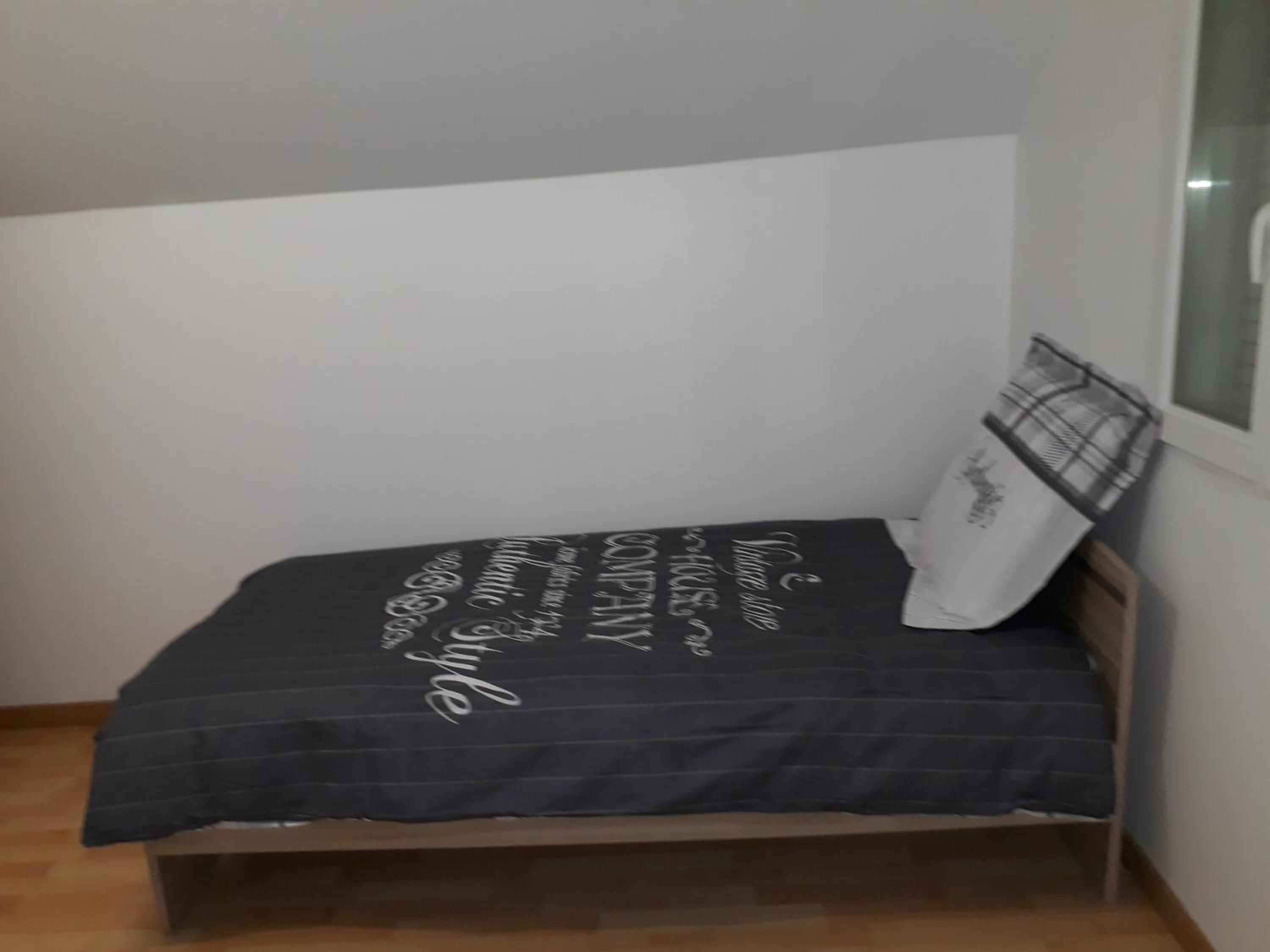 Single Room with Shared Shower and Toilet photo 1