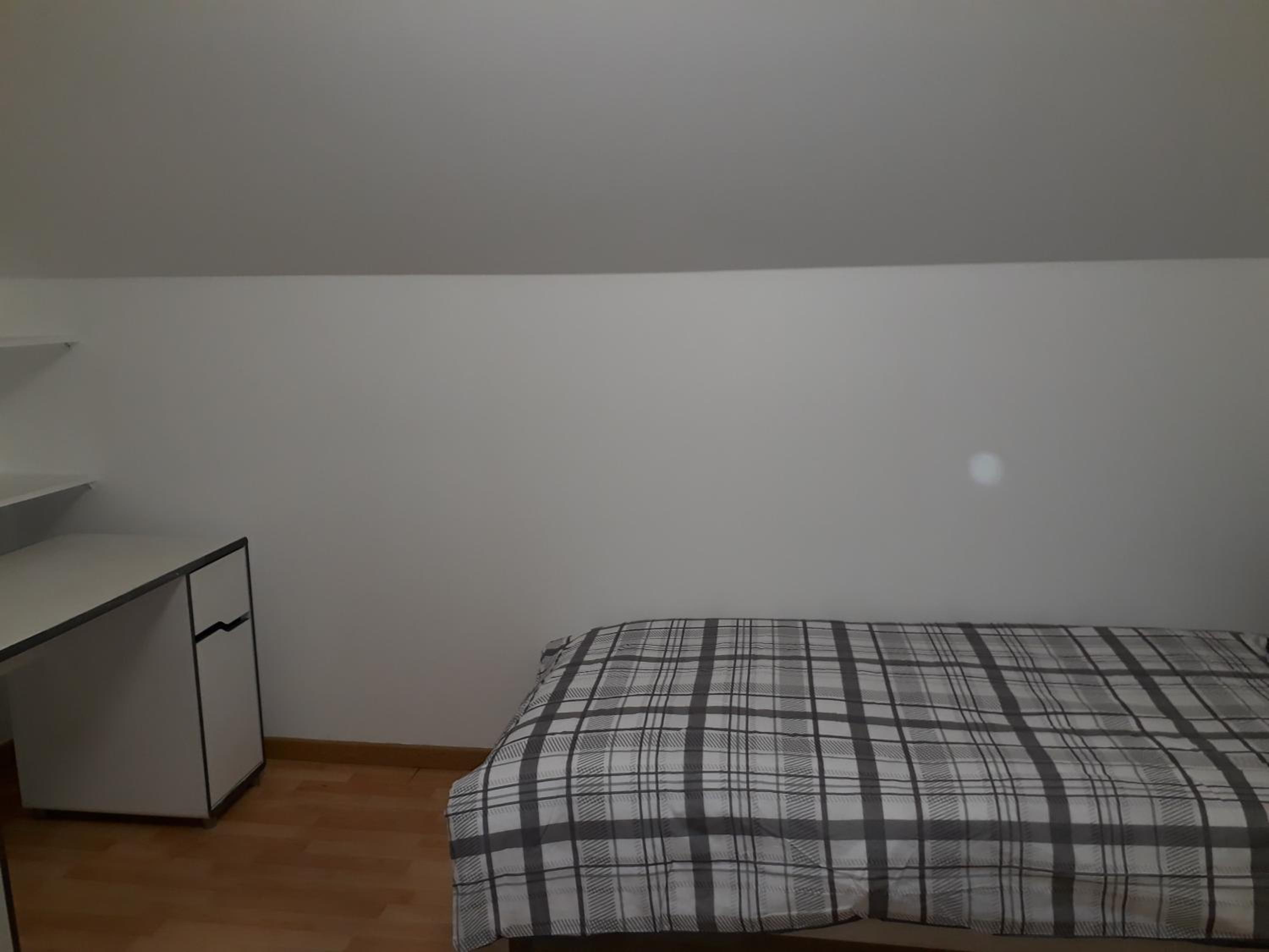 Single Room with Shared Shower and Toilet photo 2