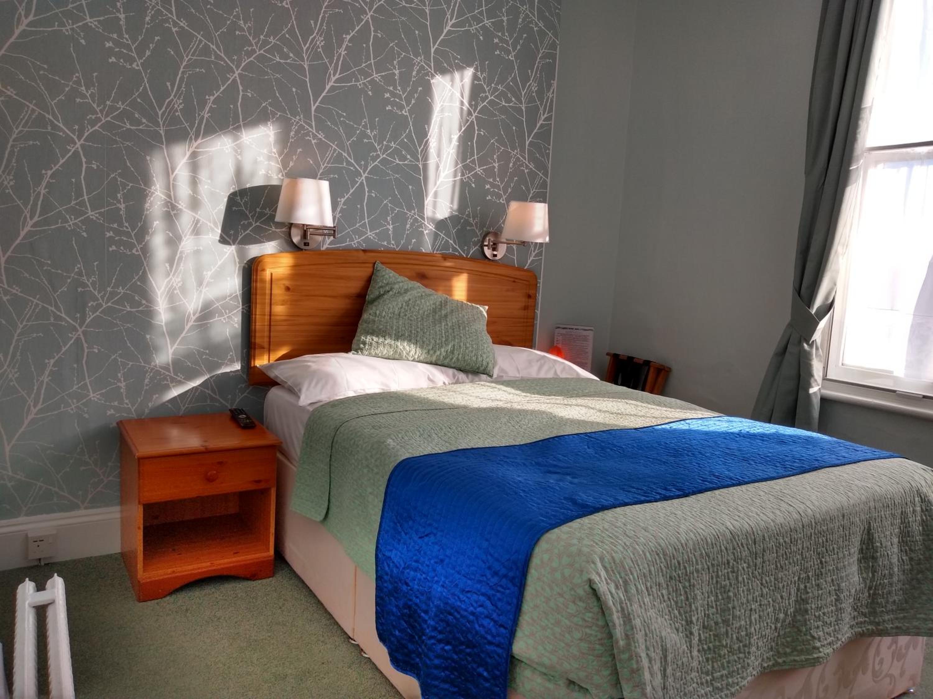 Standard Double Room with Ensuite Bathroom photo 3