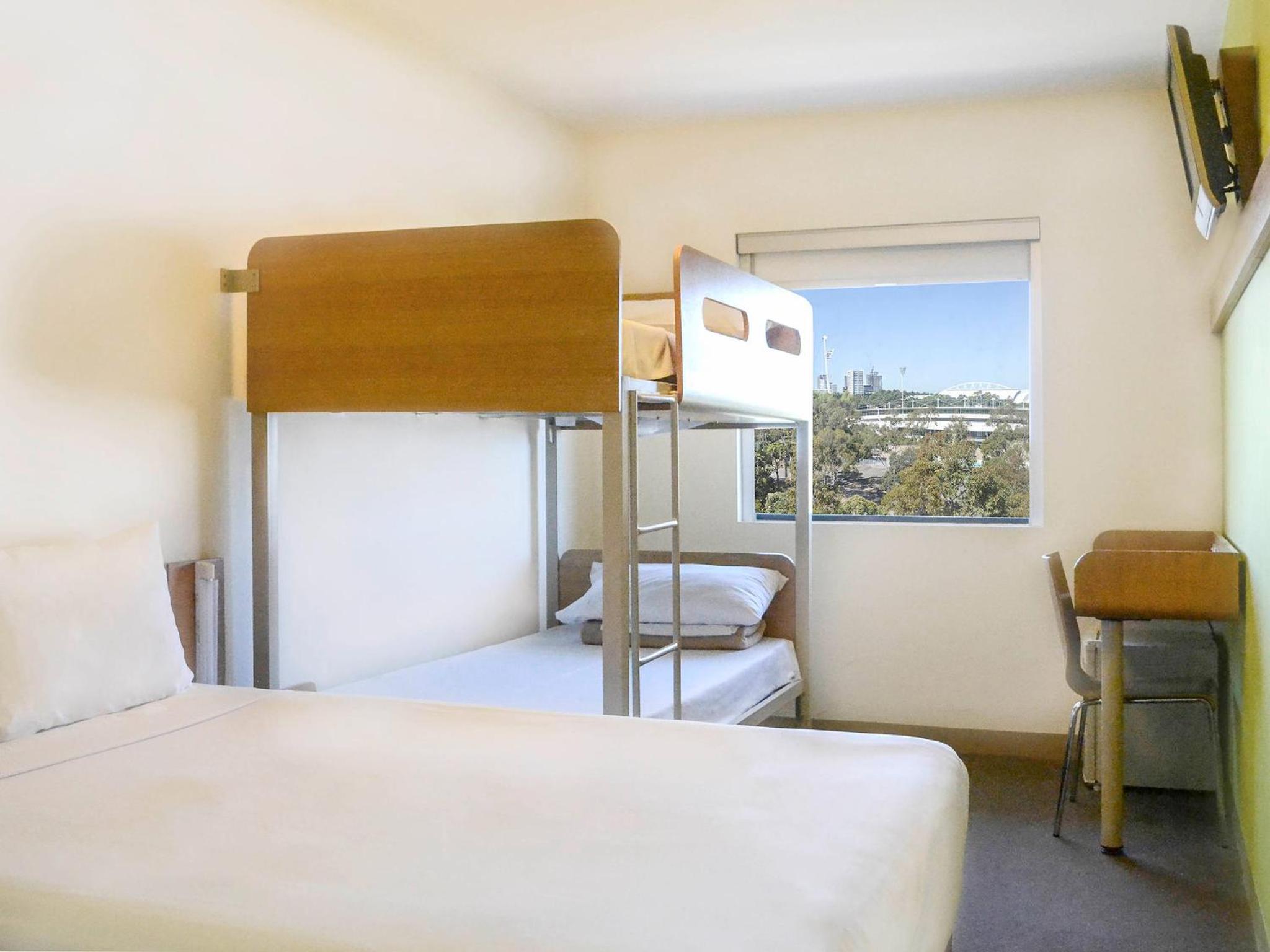 Standard Queen Room with Bunk Bed - Photo 3