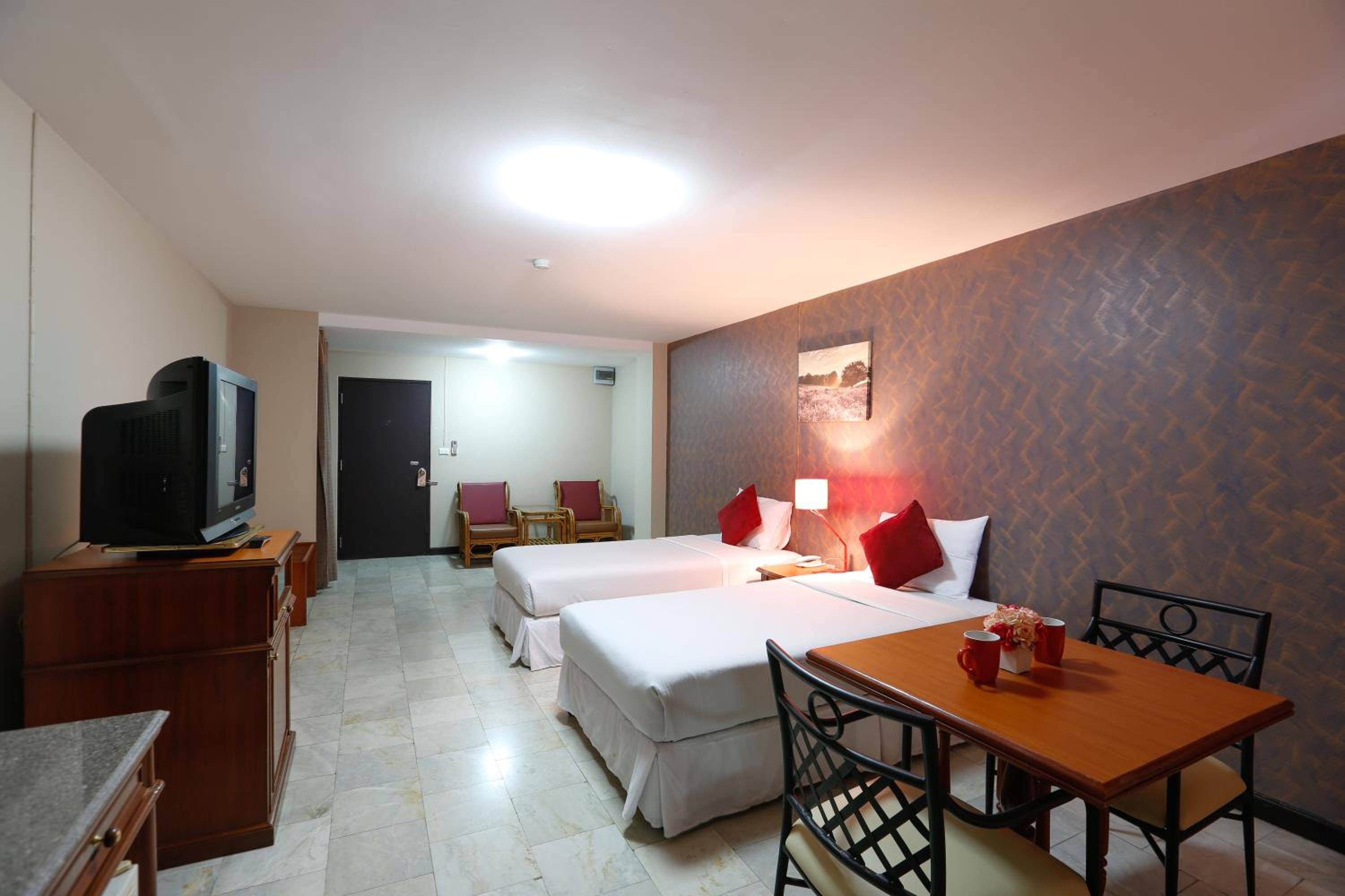 Deluxe Double or Twin Room photo 3