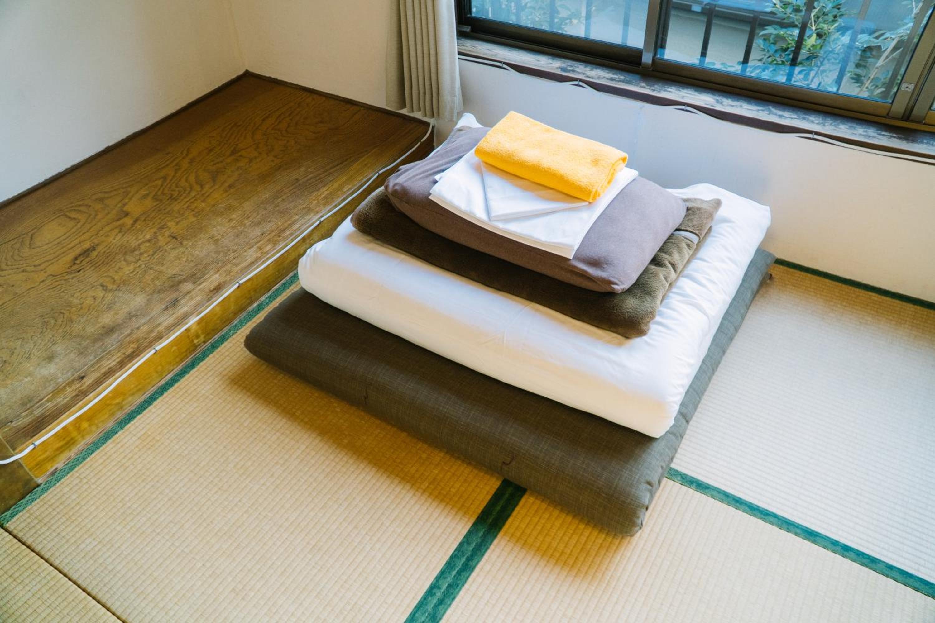Single Futon In Japanese-Style Male Dormitory Room photo 2