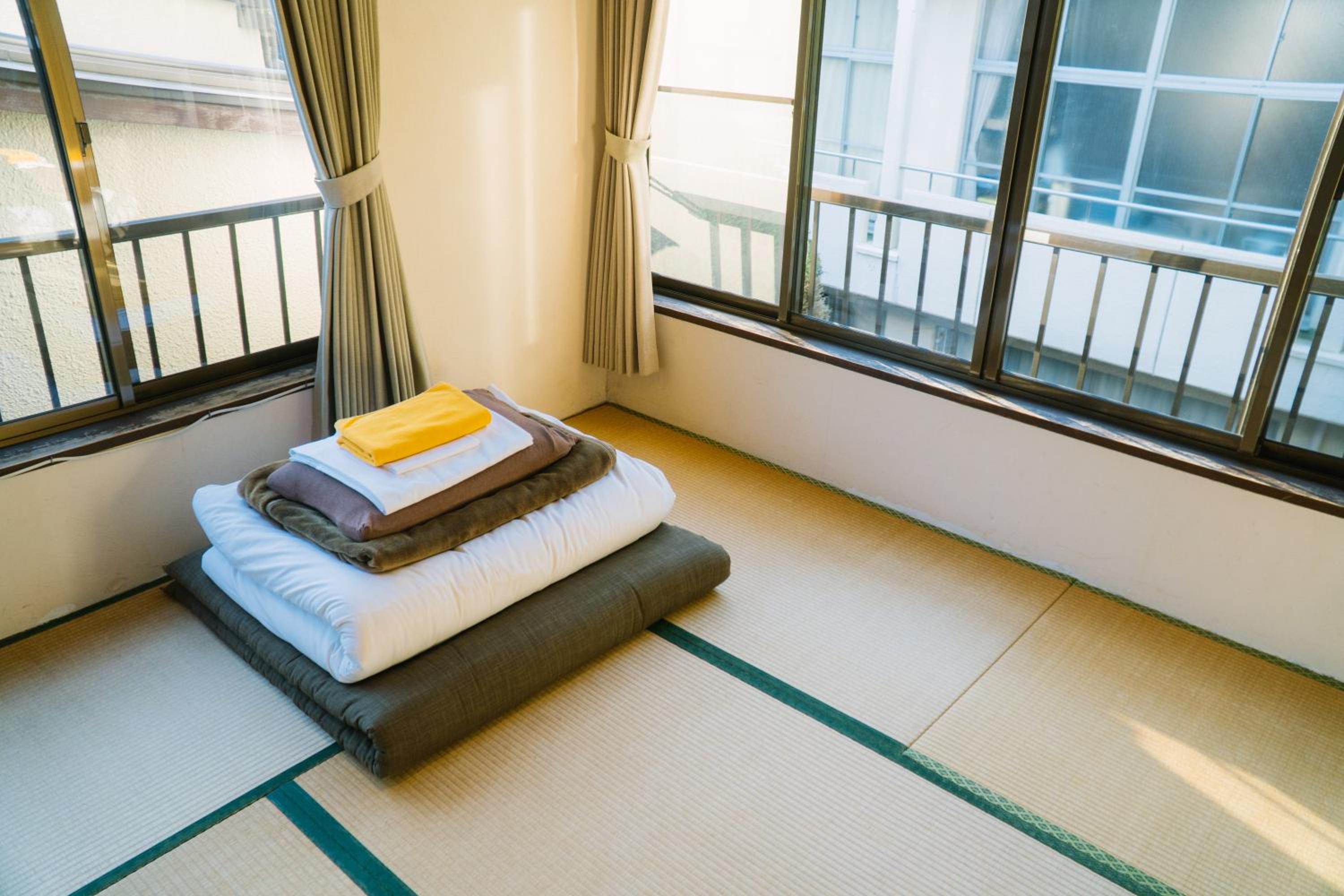Single Futon In Japanese-Style Male Dormitory Room photo 3
