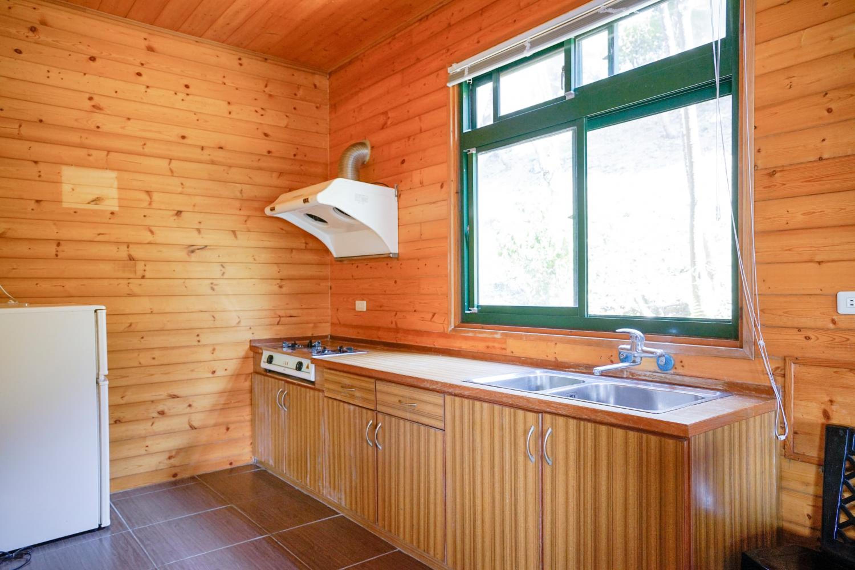 Three-Bedroom Villa - Photo 2