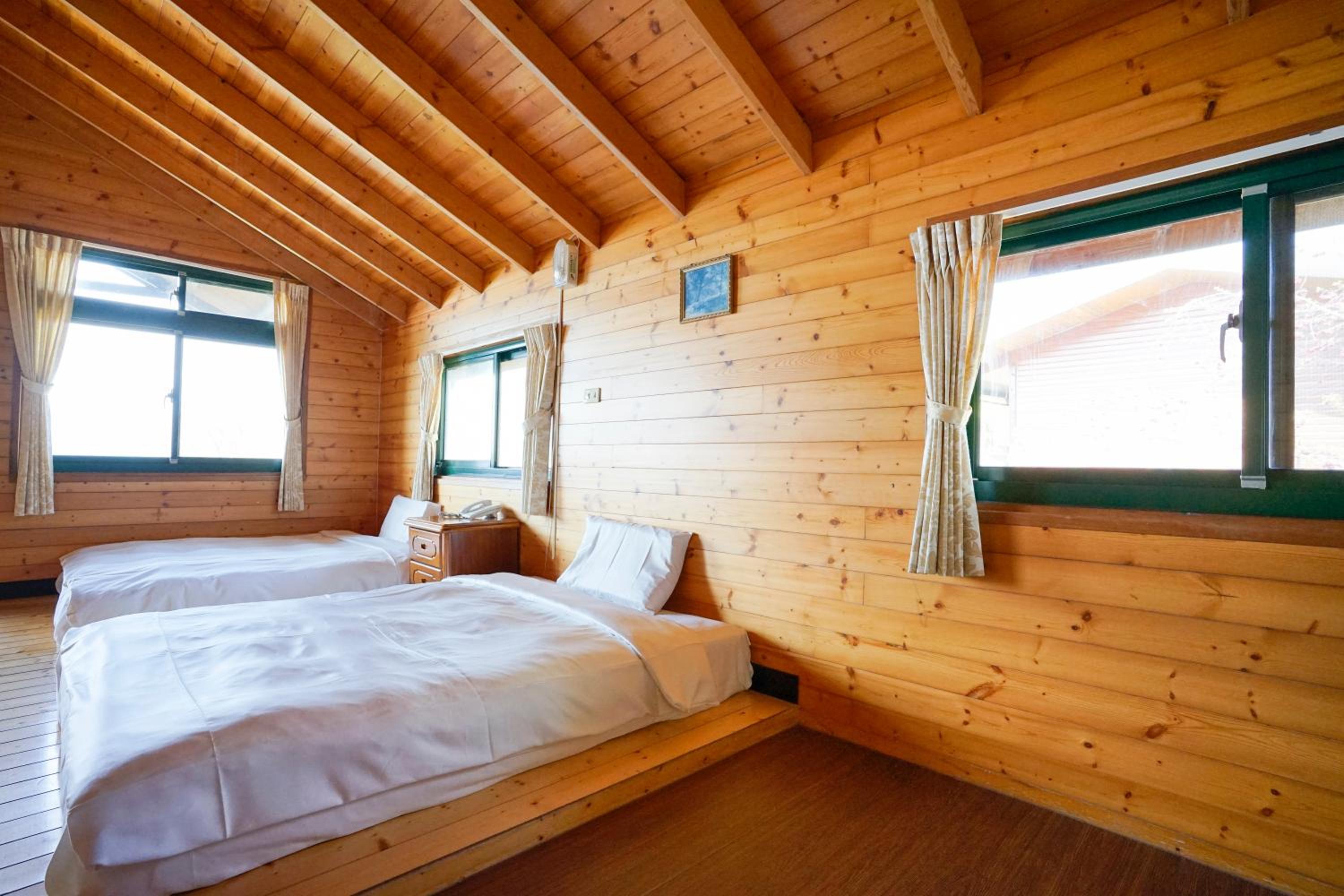 Three-Bedroom Villa - Photo 4
