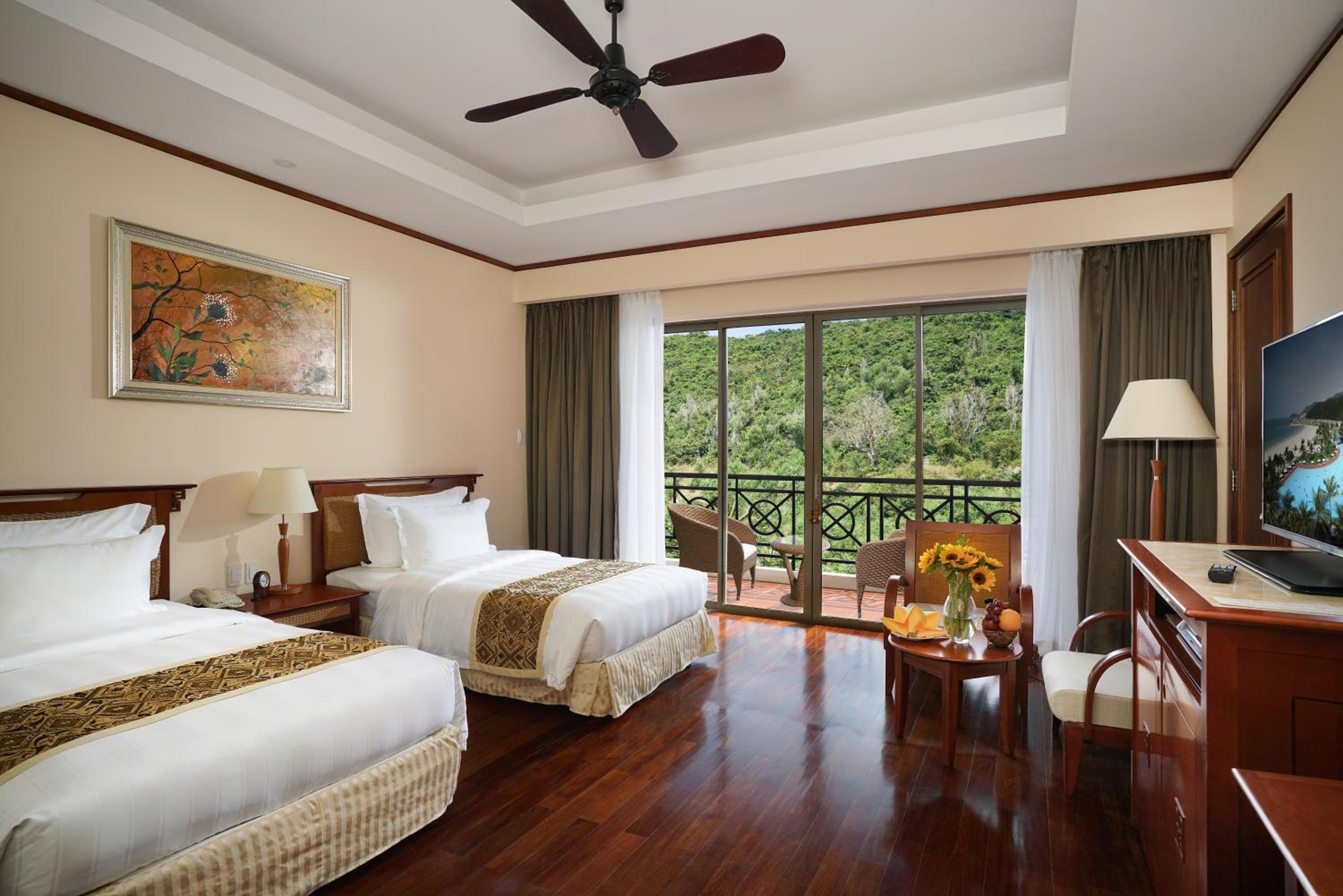 Deluxe Twin Bed photo 2