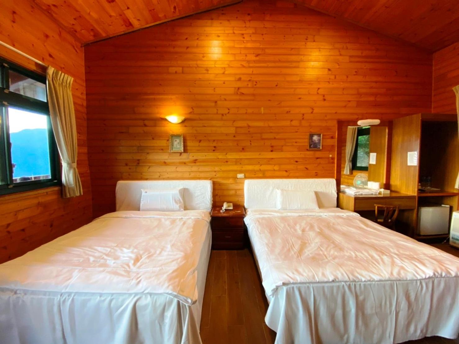 Quadruple Room with Mountain View - Photo 3
