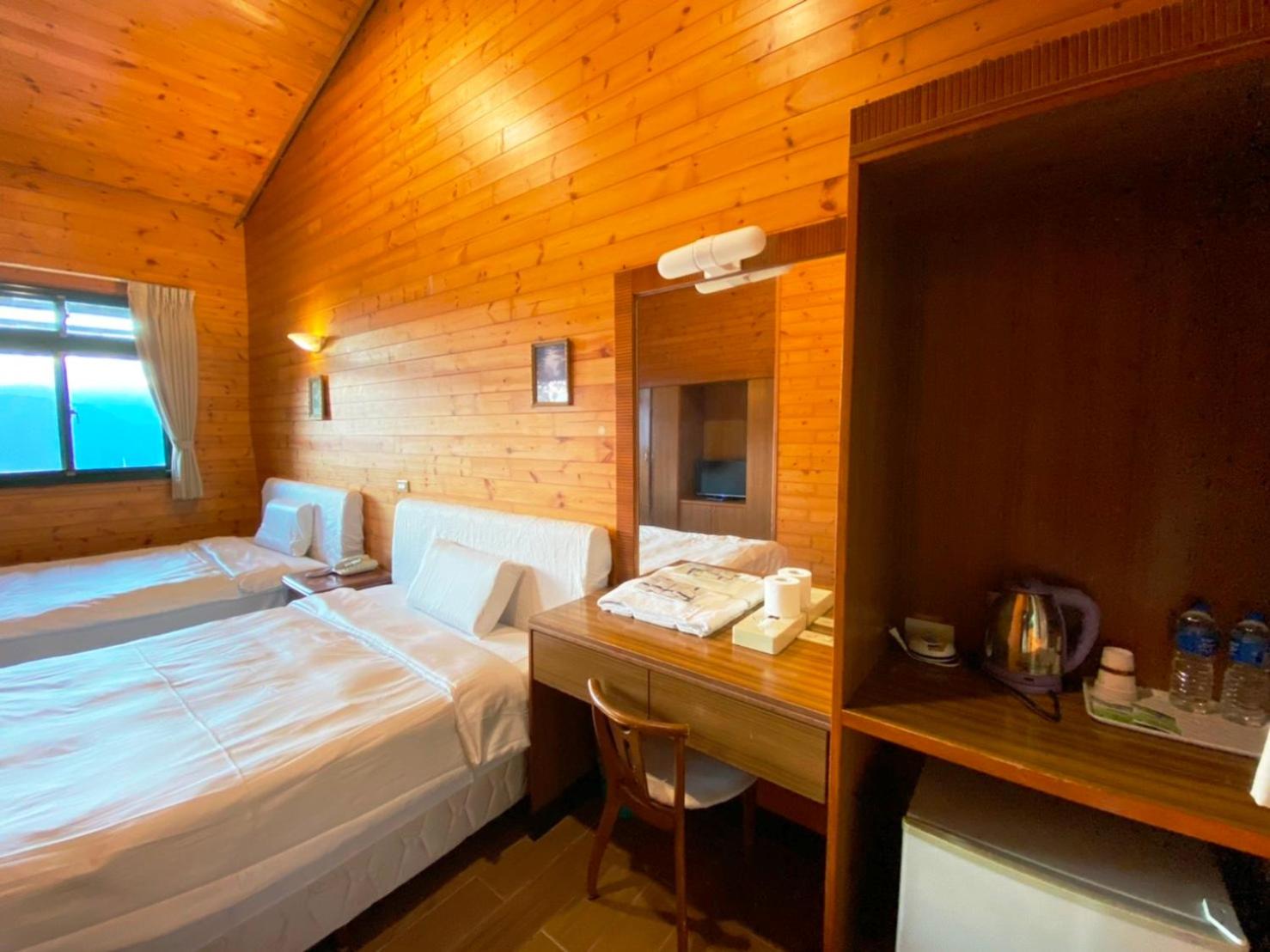 Quadruple Room with Mountain View - Photo 4