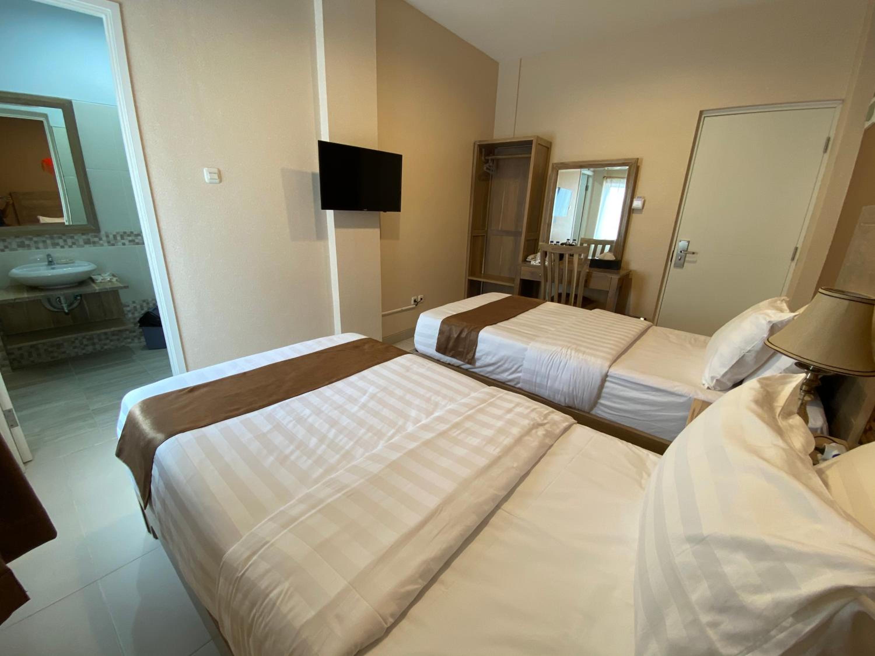 Standard Twin Room - Photo 4