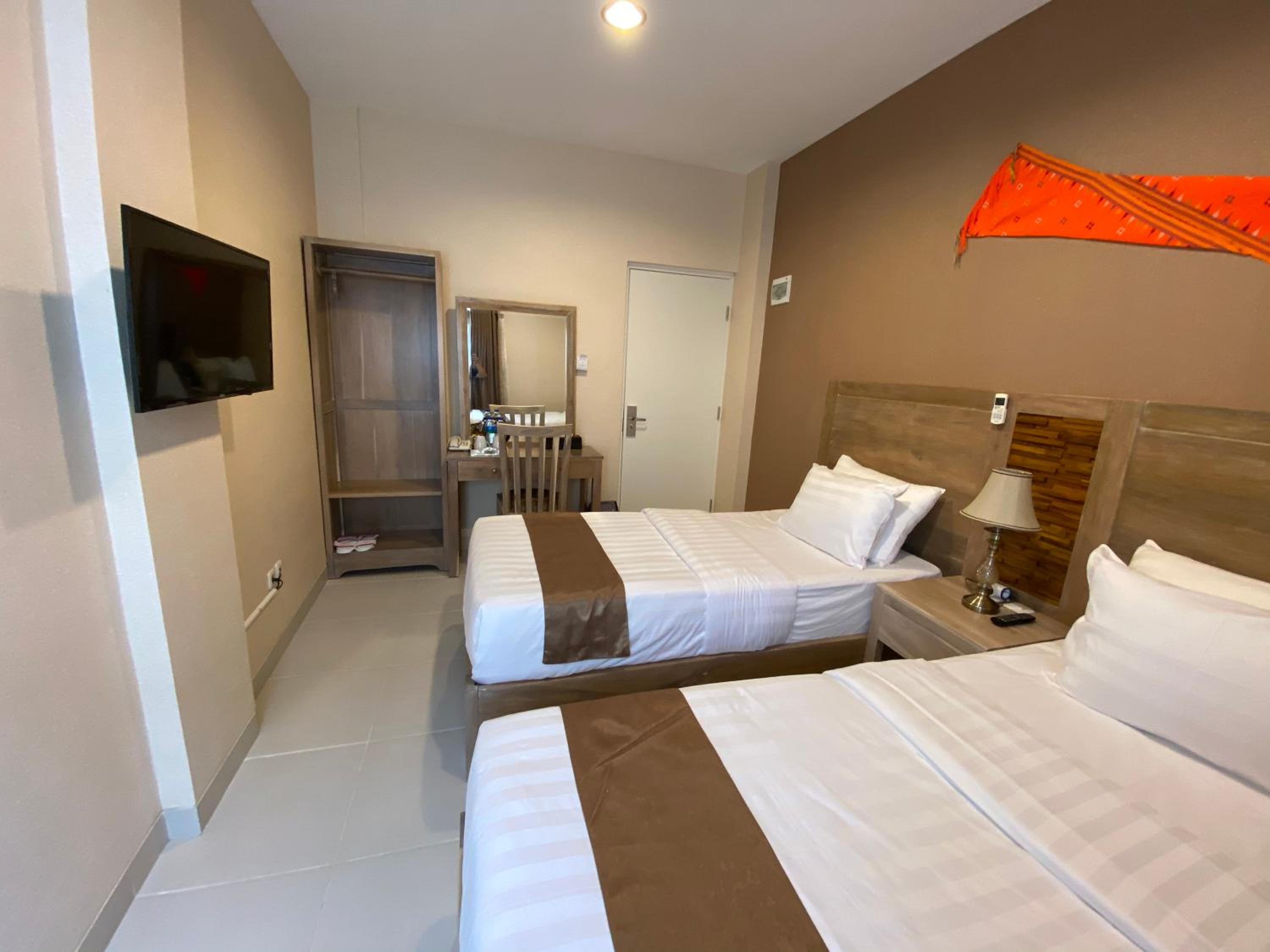 Standard Twin Room - Photo 6