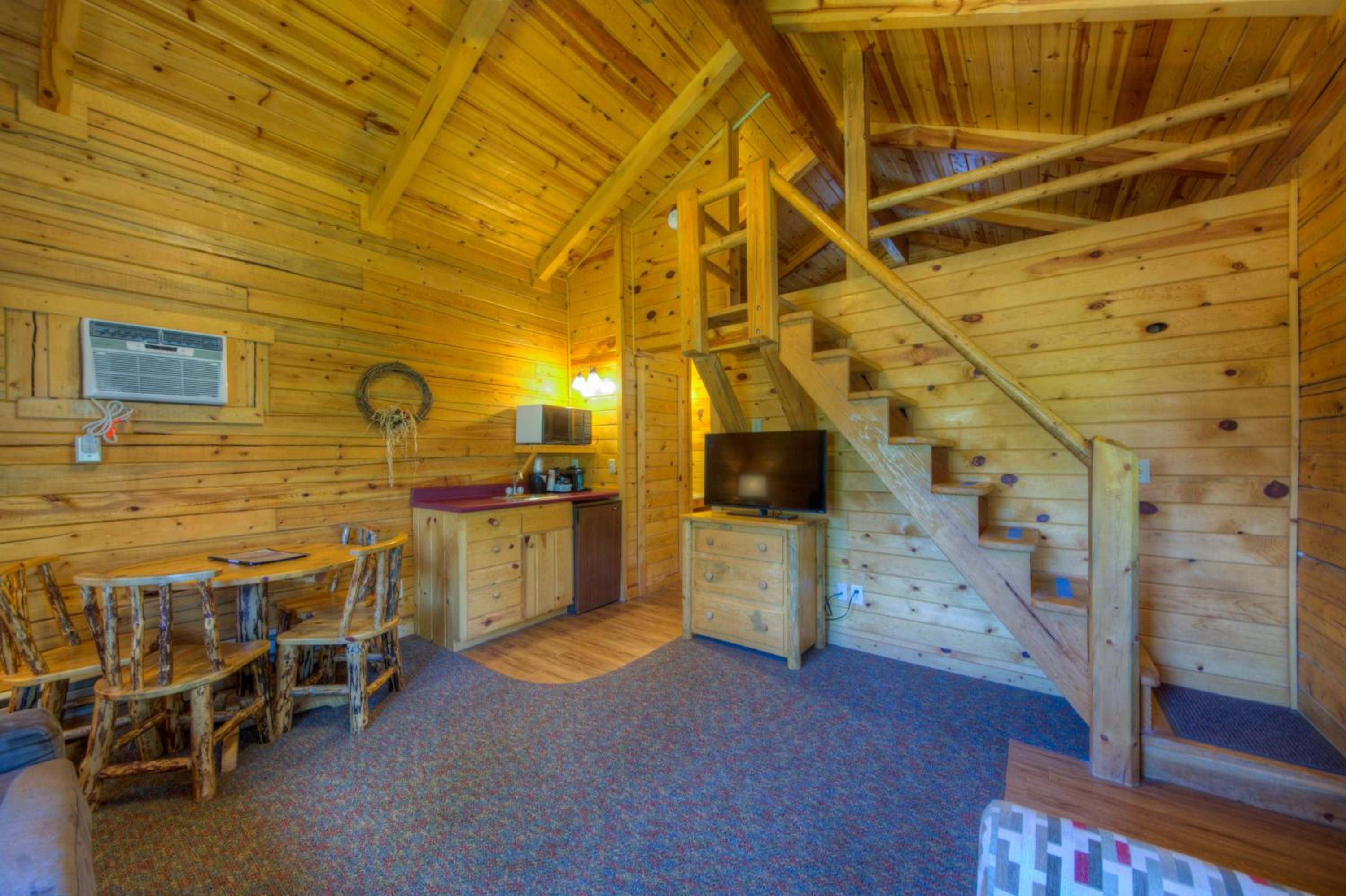 Deluxe Family Cabin photo 3