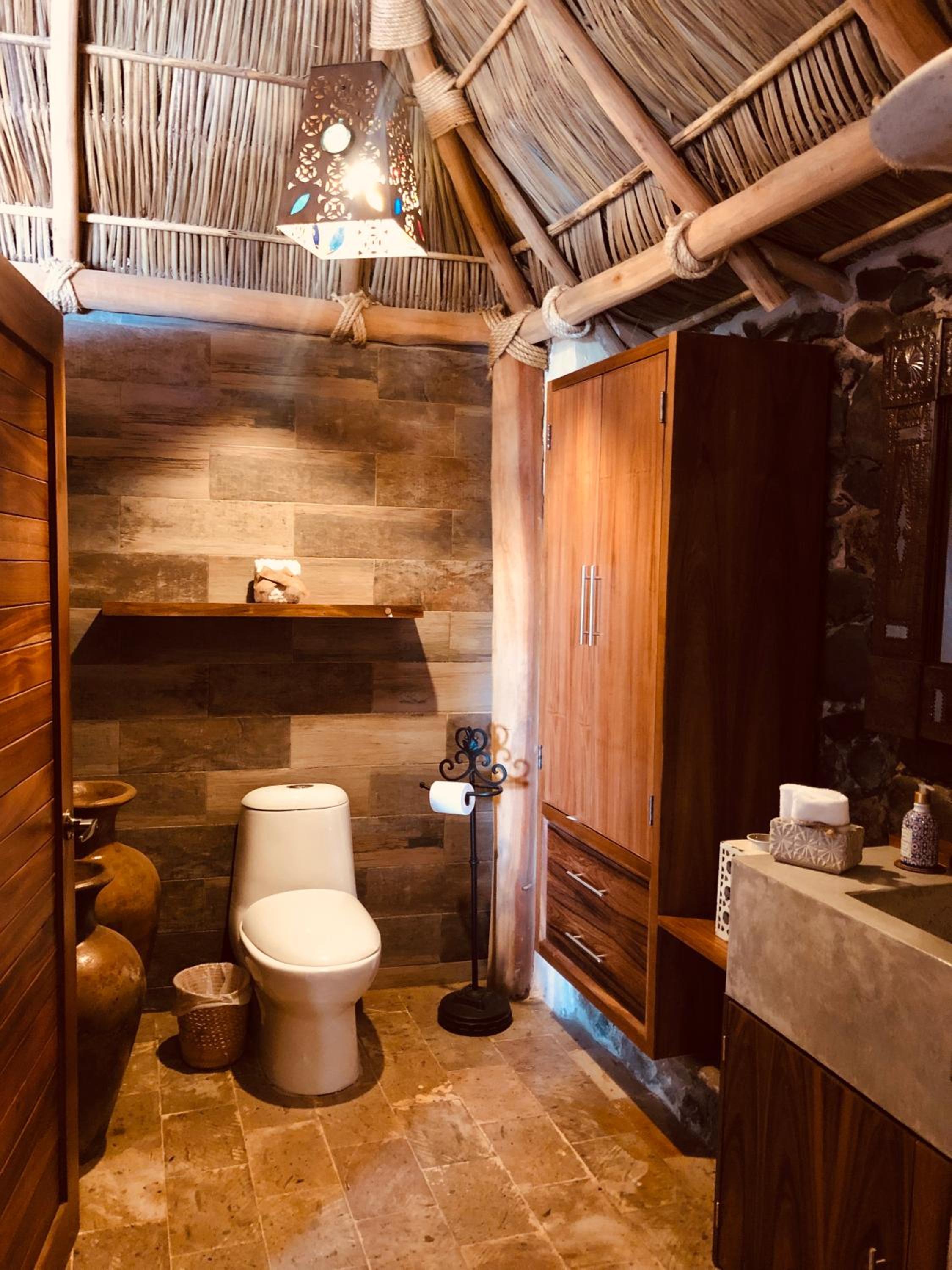 Deluxe King Suite - Photo 26