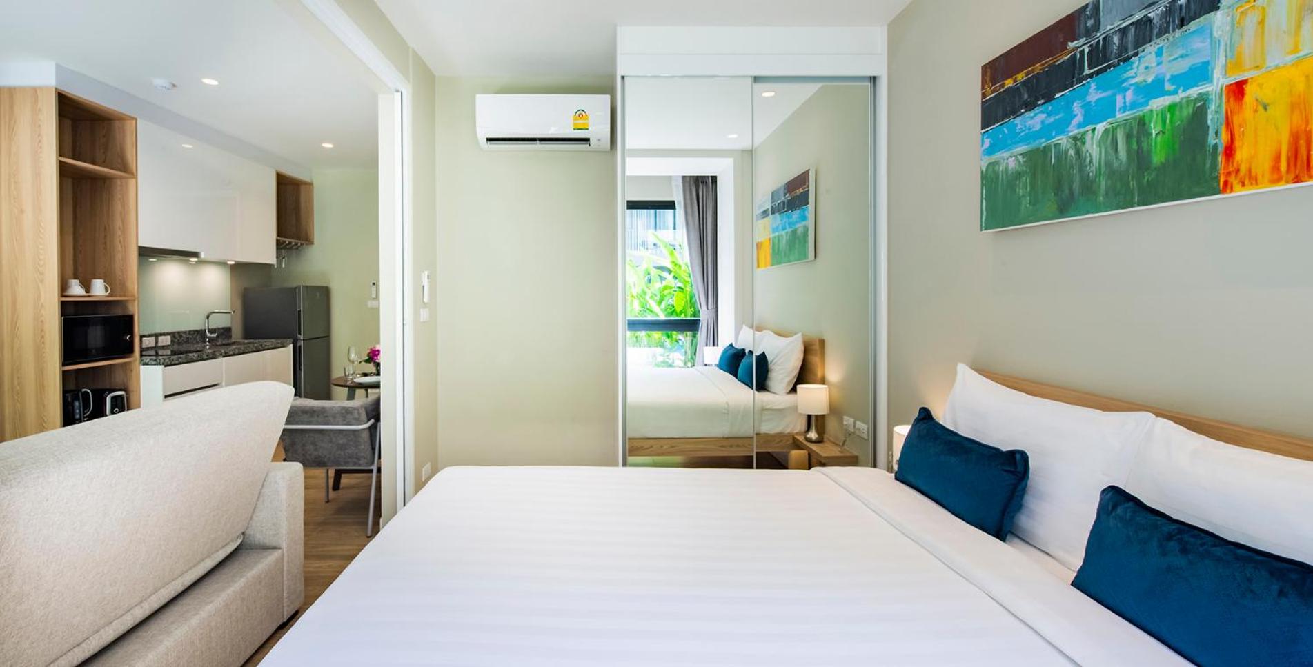 Deluxe One-Bedroom Apartment with City View photo 1