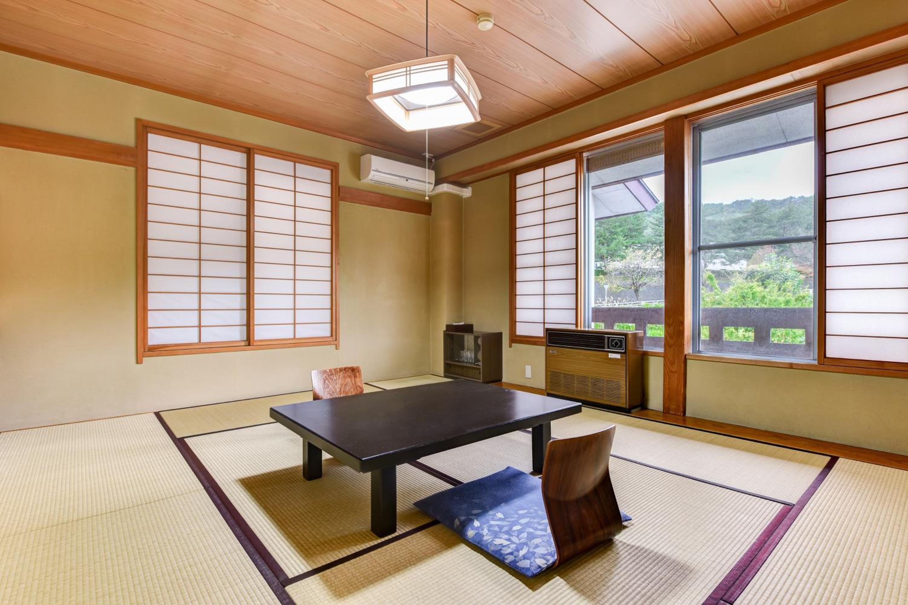 Japanese-Style Superior Room with Shared Bathroom and Shared Toilet photo 1